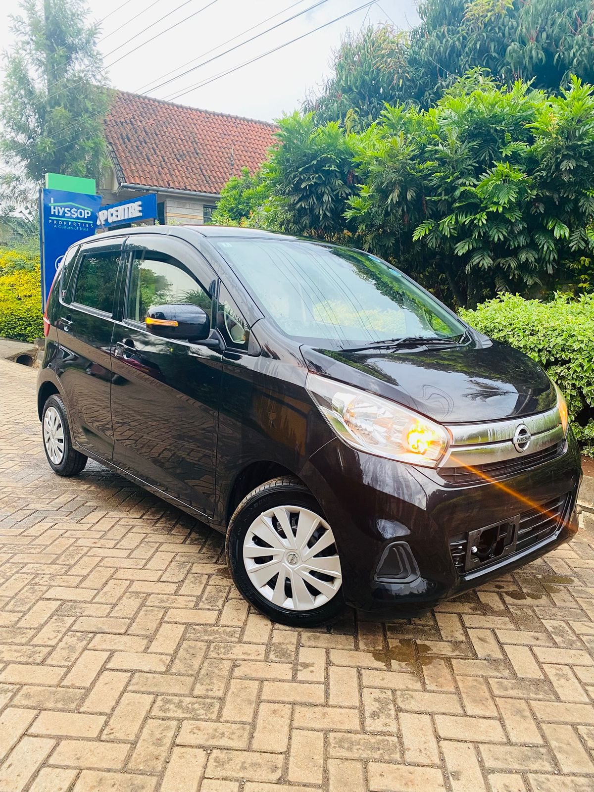 Vehicle photo thumbnail 5