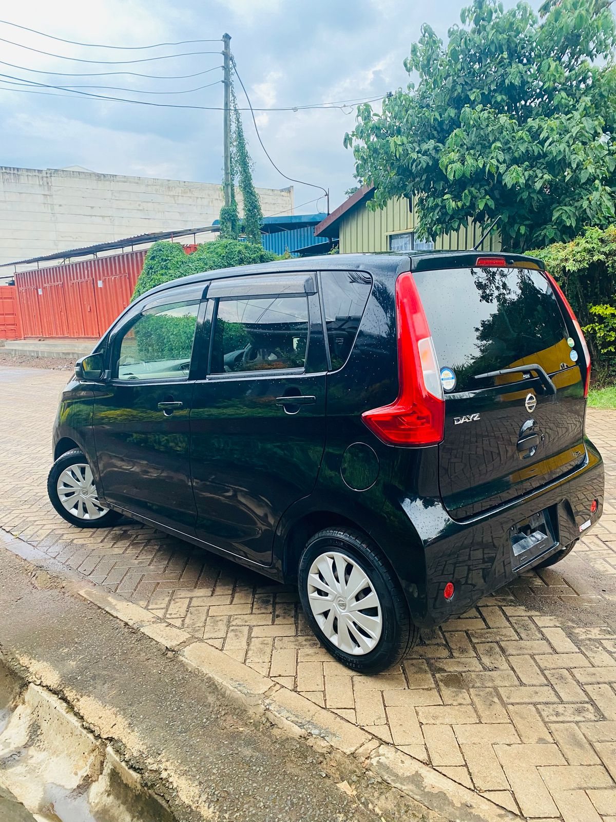 Vehicle photo thumbnail 4