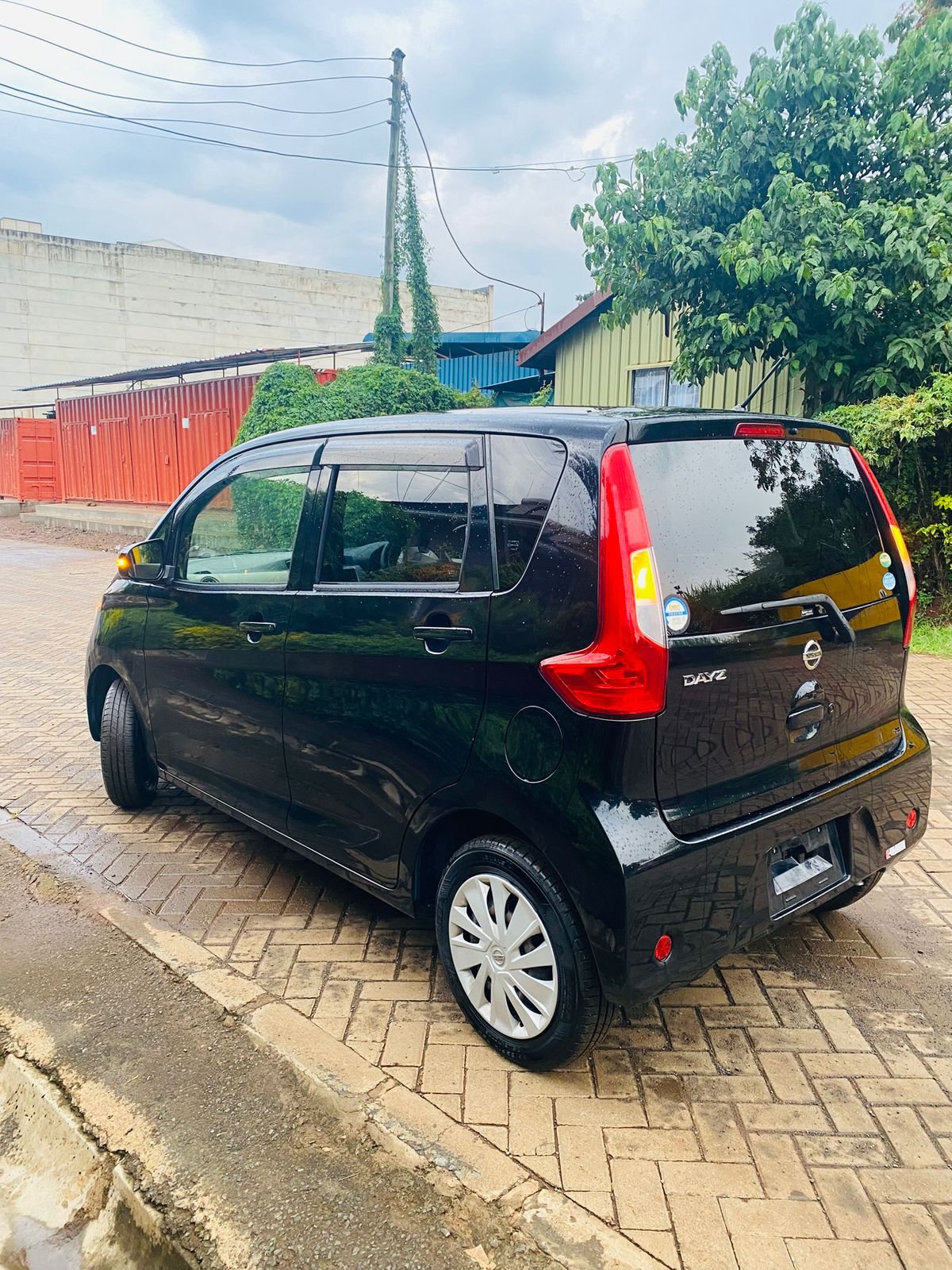 Vehicle photo thumbnail 2