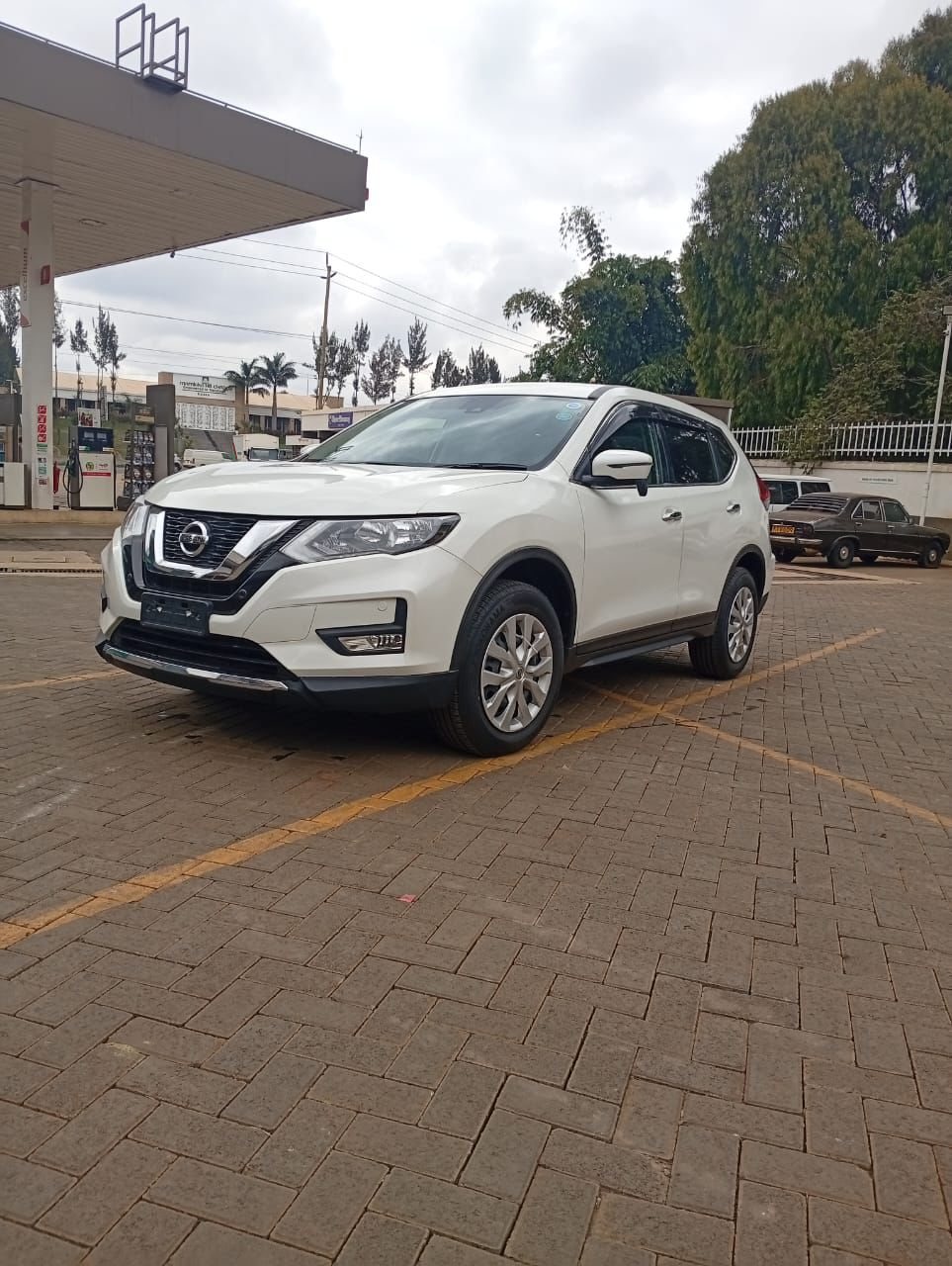 Vehicle photo thumbnail 5