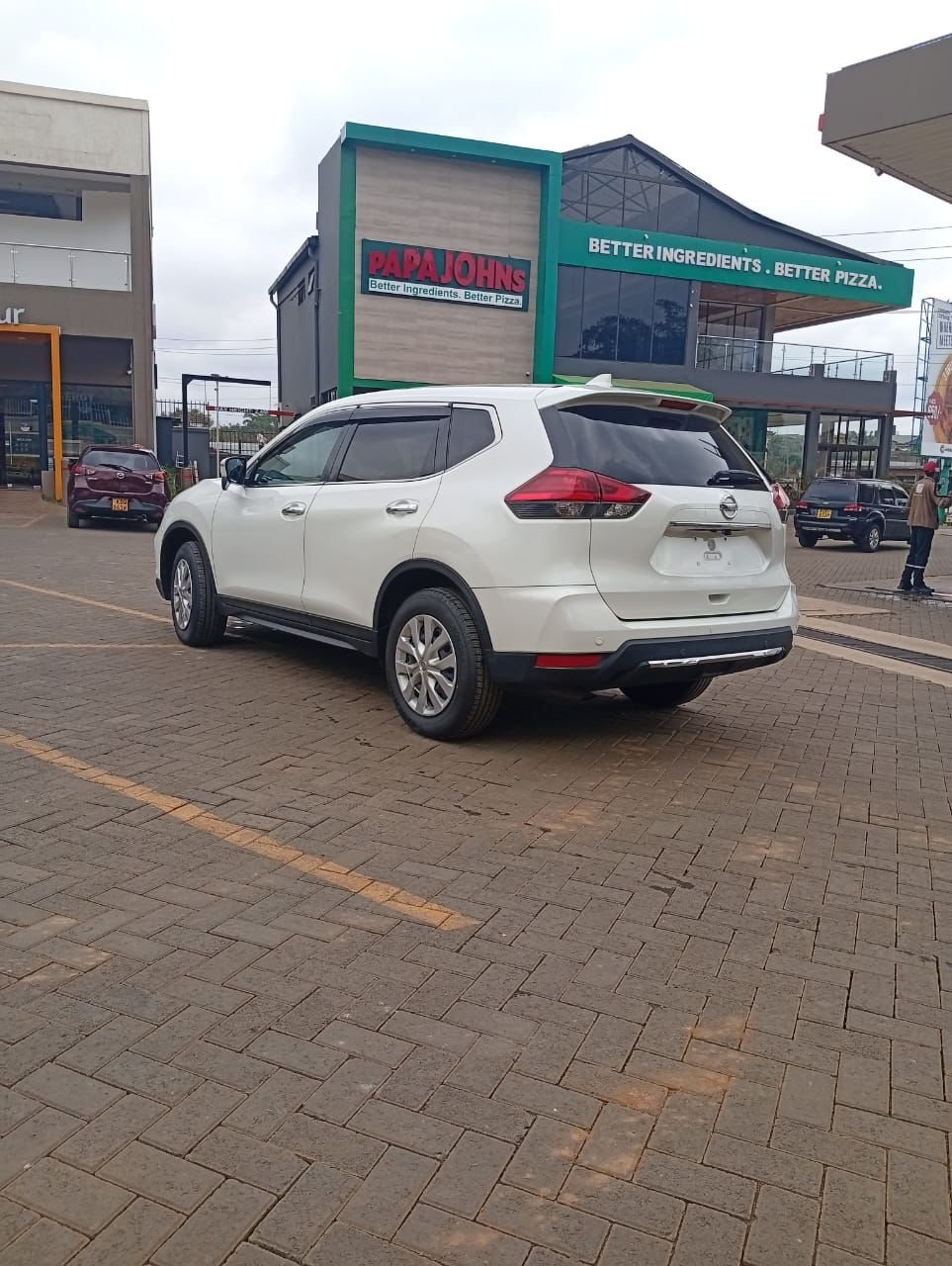 Vehicle photo thumbnail 4