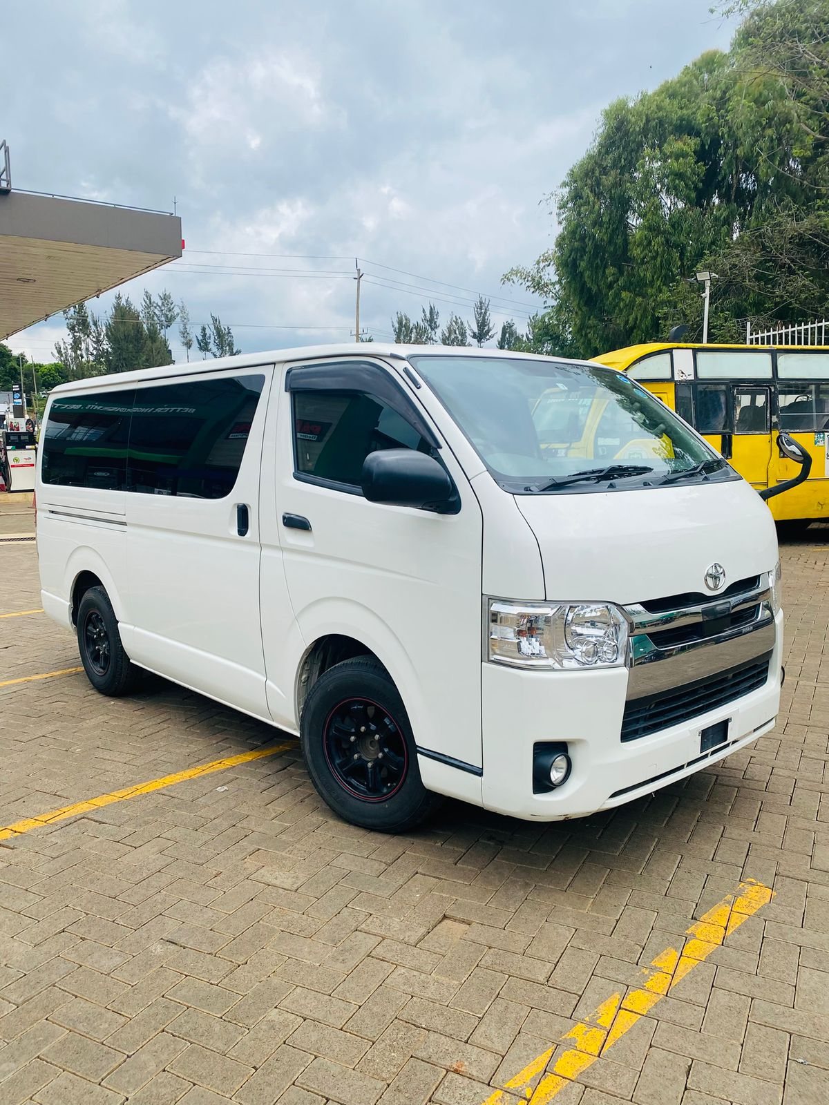 Vehicle photo thumbnail 5