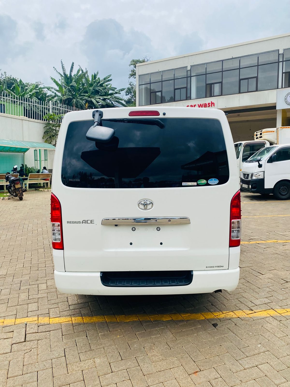 Vehicle photo thumbnail 3