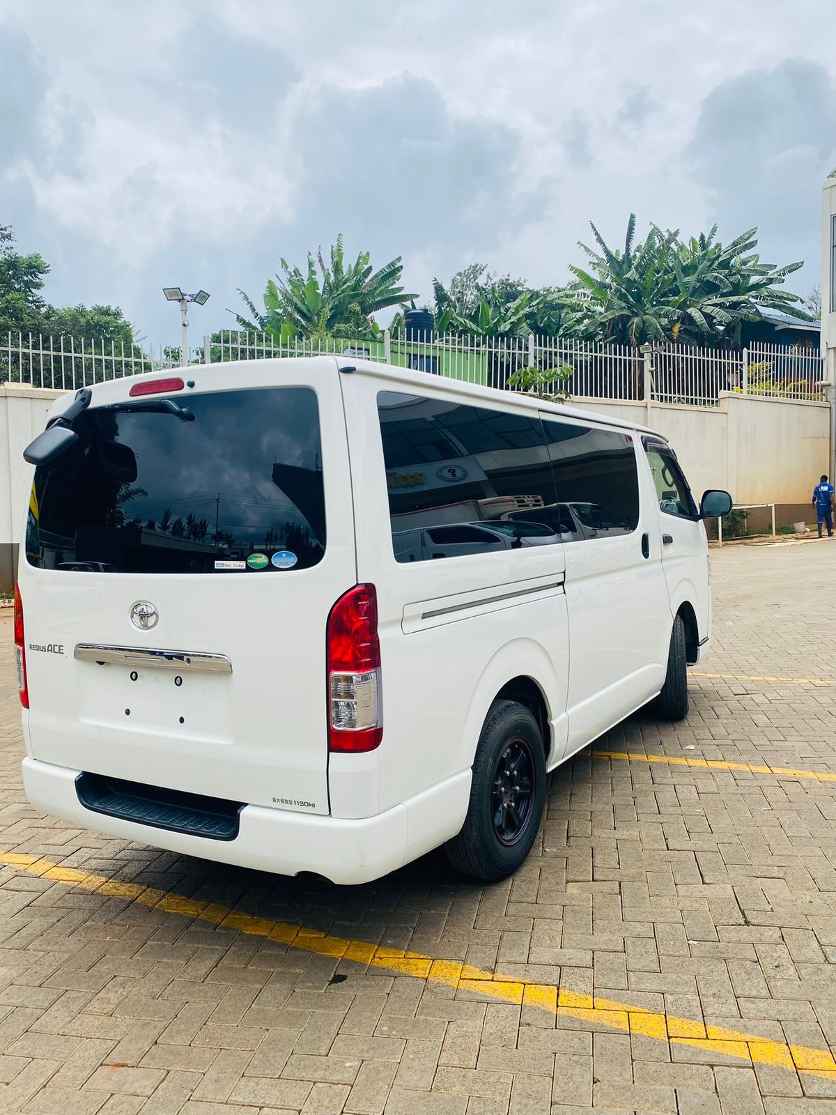 Vehicle photo thumbnail 2