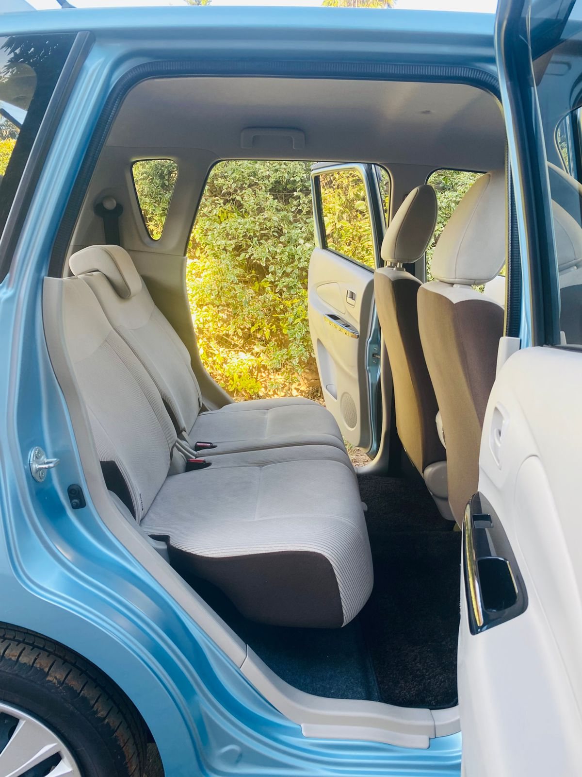 Vehicle photo thumbnail 4