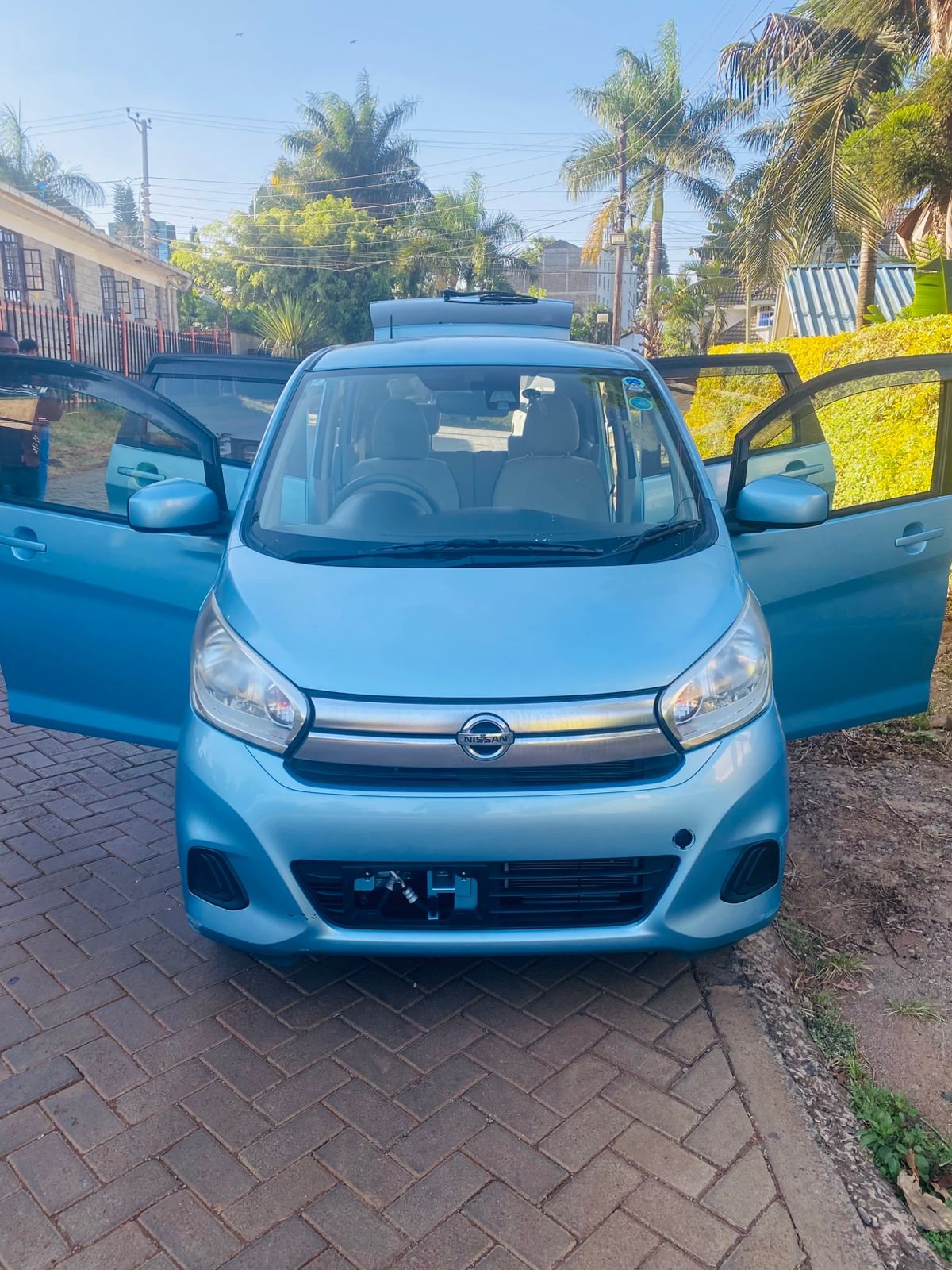 Vehicle photo thumbnail 3