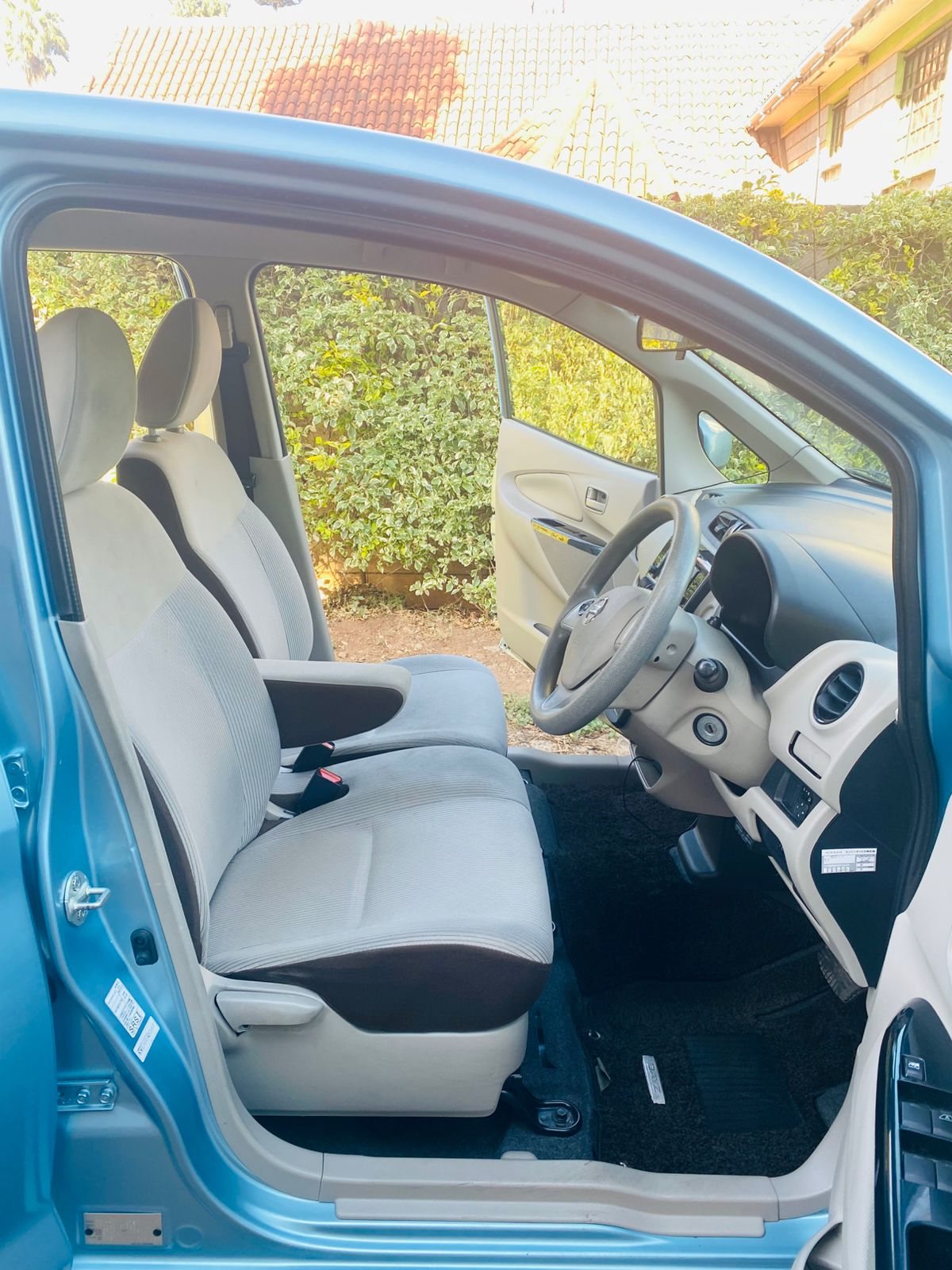 Vehicle photo thumbnail 2