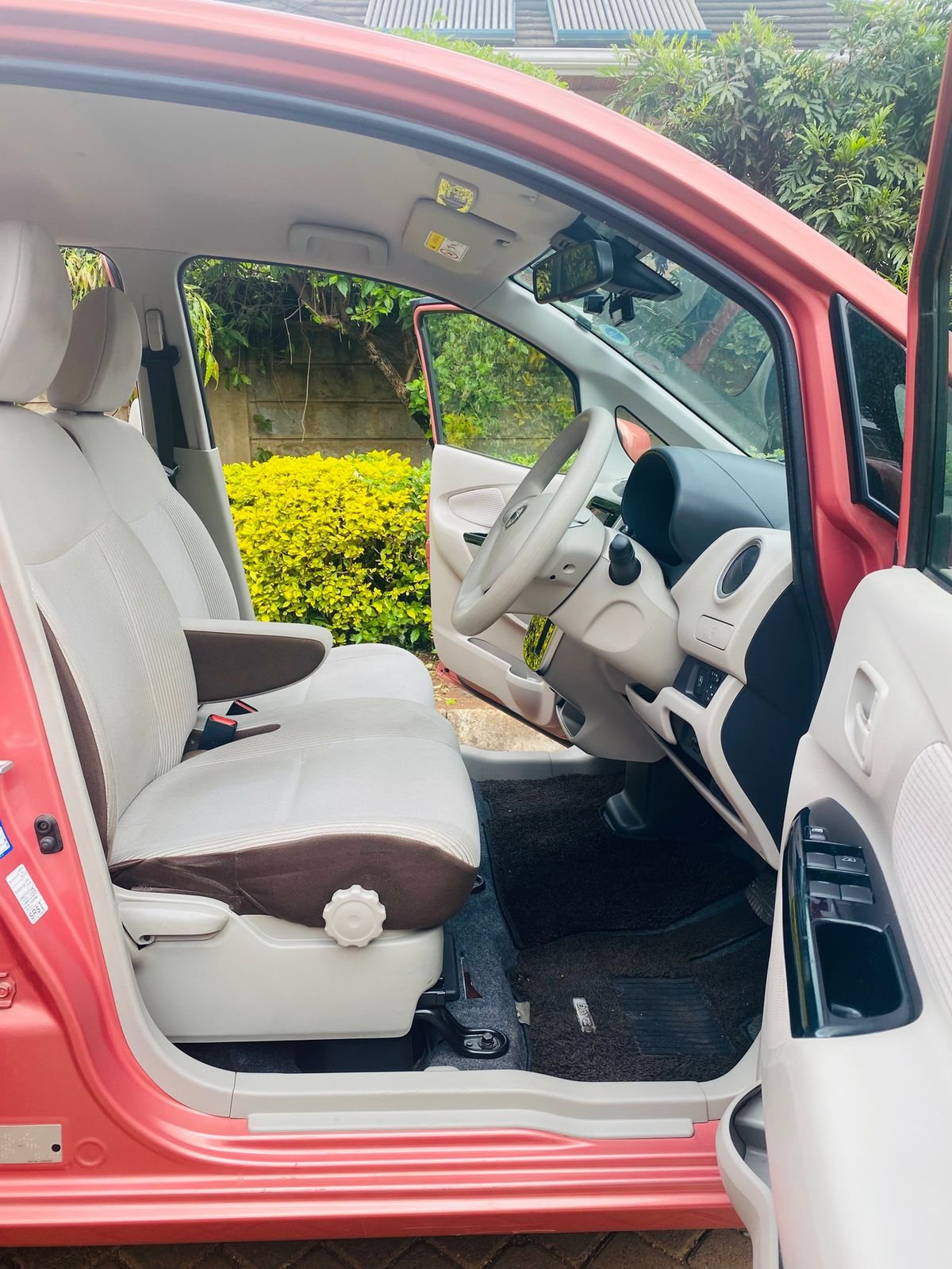 Vehicle photo thumbnail 3