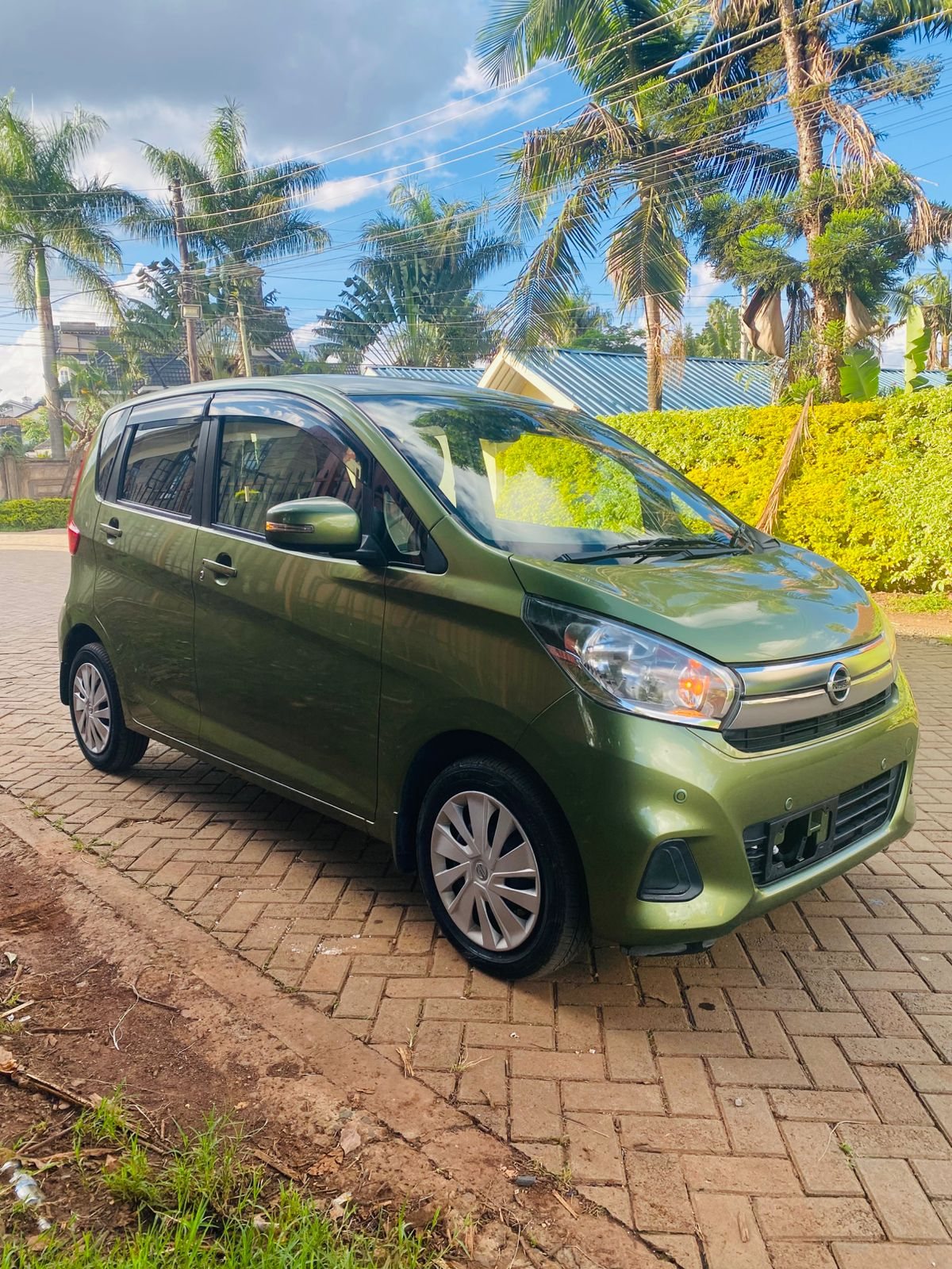 Vehicle photo thumbnail 5