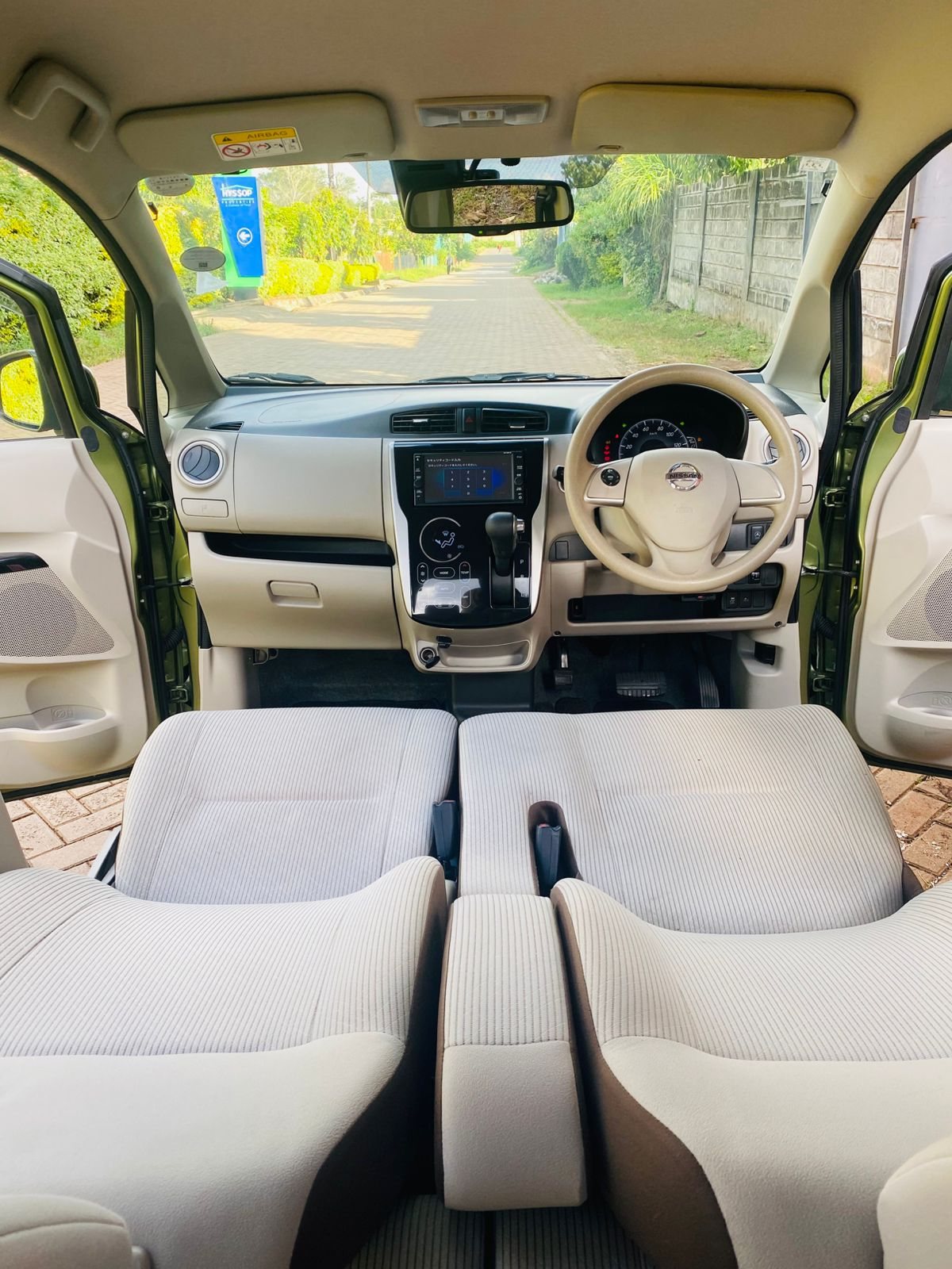 Vehicle photo thumbnail 3