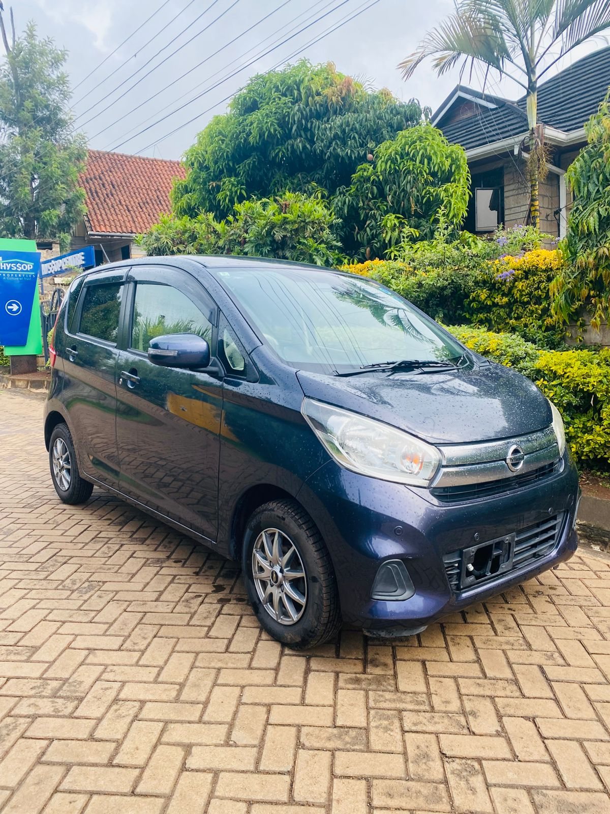 Vehicle photo thumbnail 5