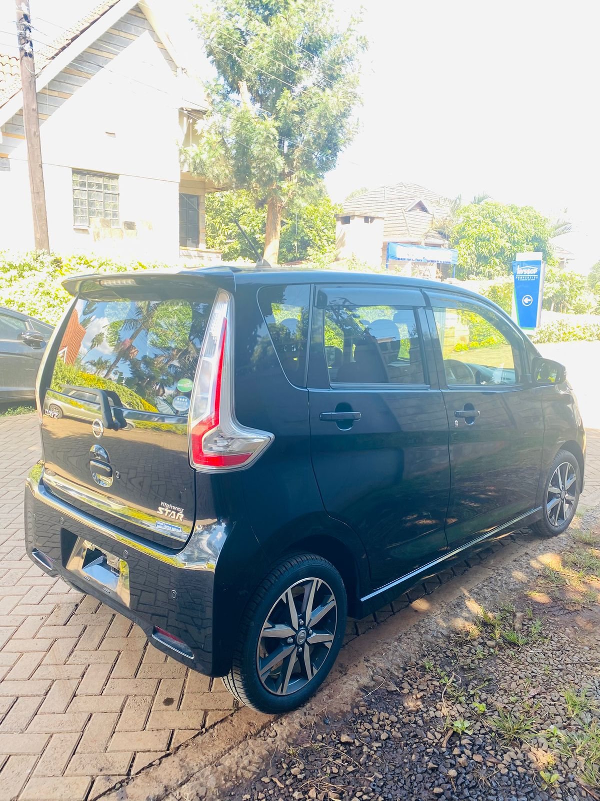 Vehicle photo thumbnail 4