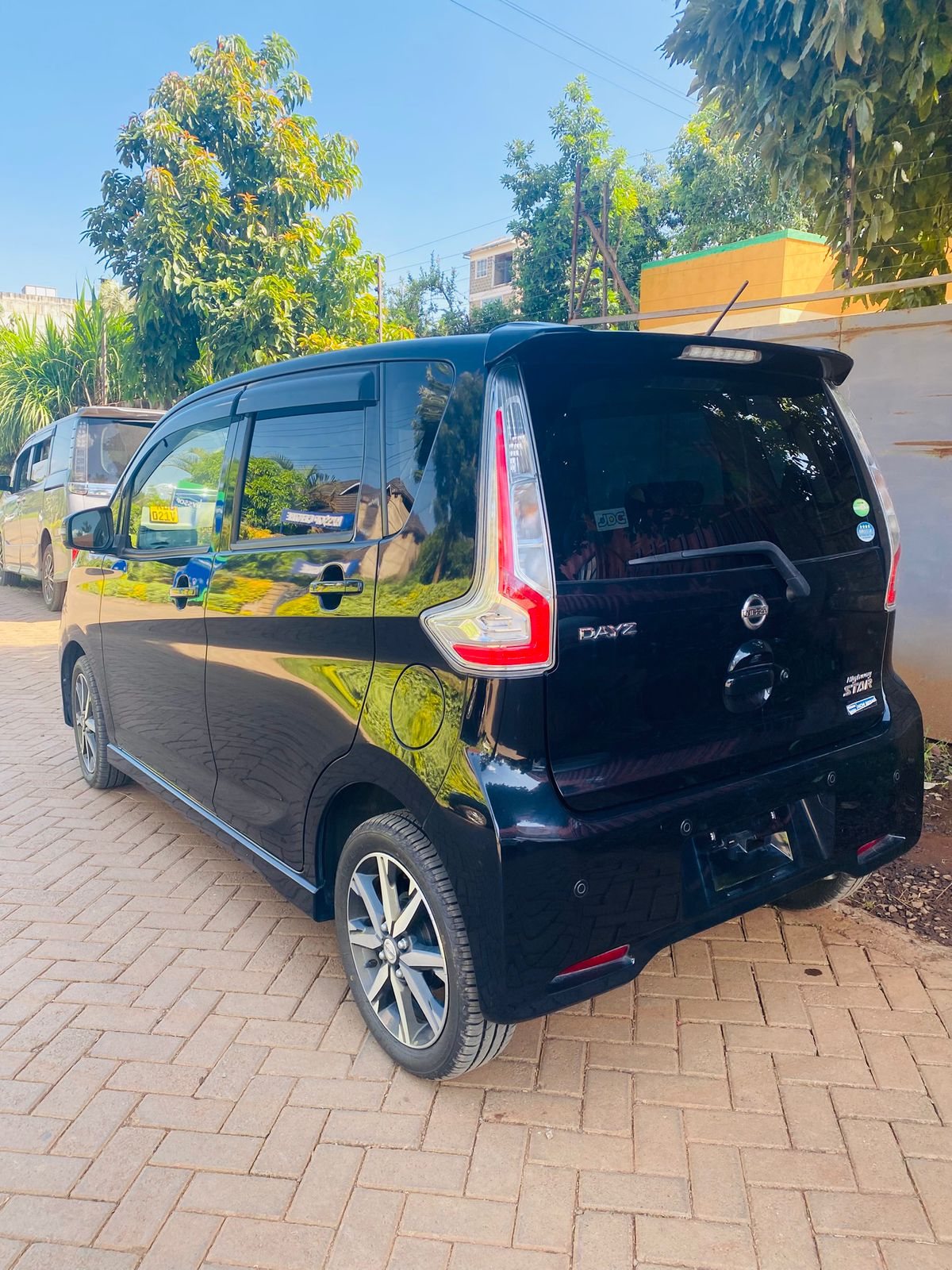 Vehicle photo thumbnail 3