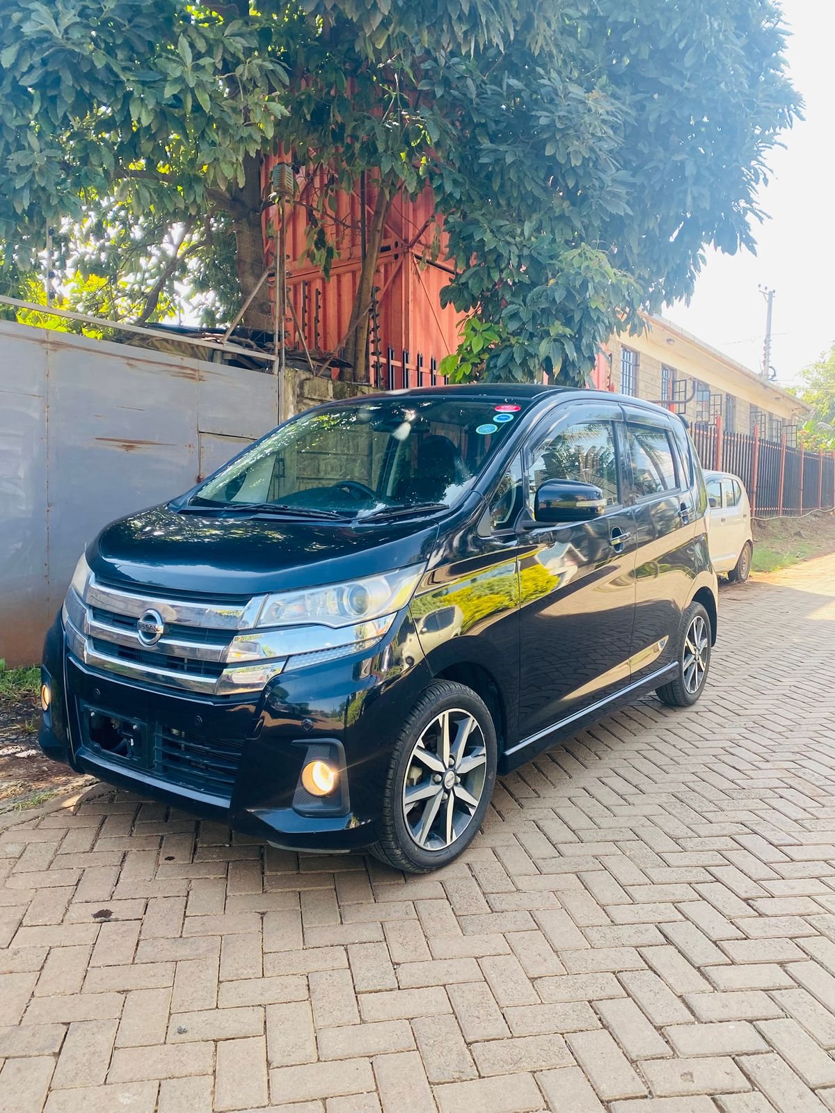 Vehicle photo thumbnail 2