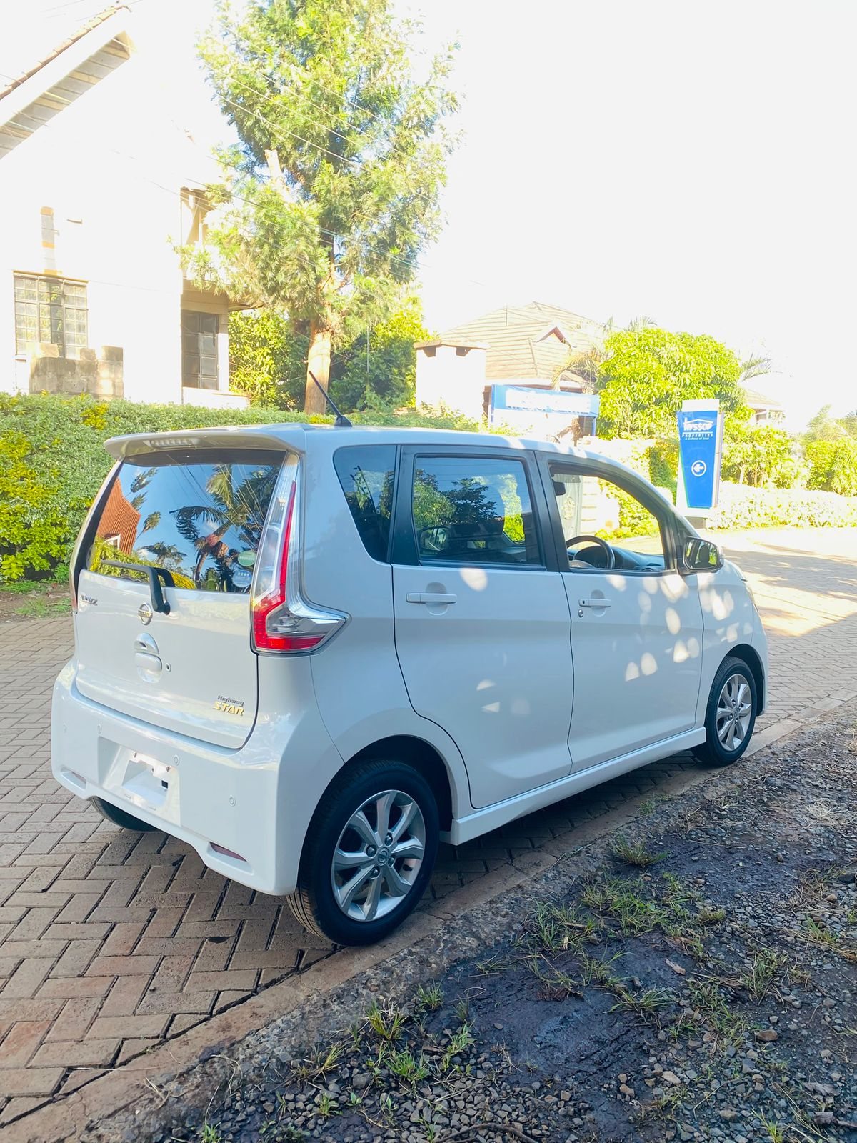 Vehicle photo thumbnail 4