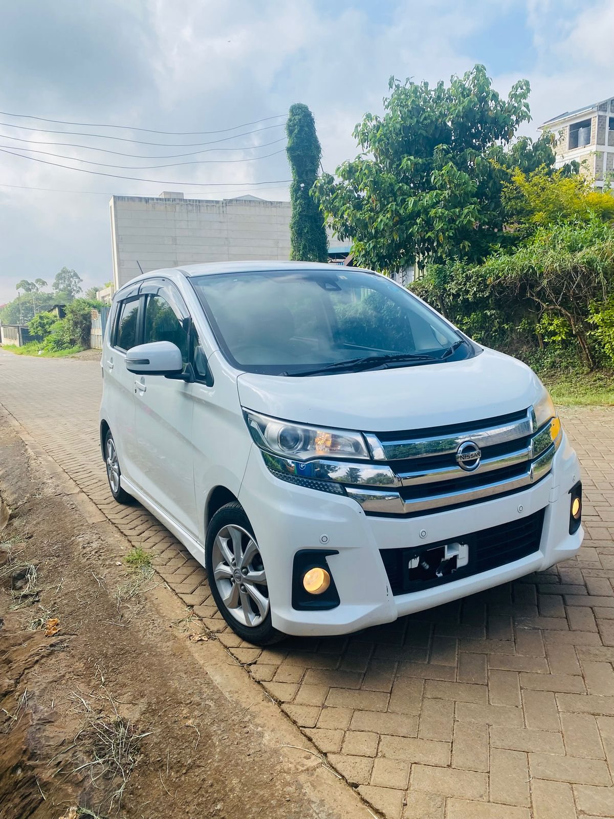 Vehicle photo thumbnail 4