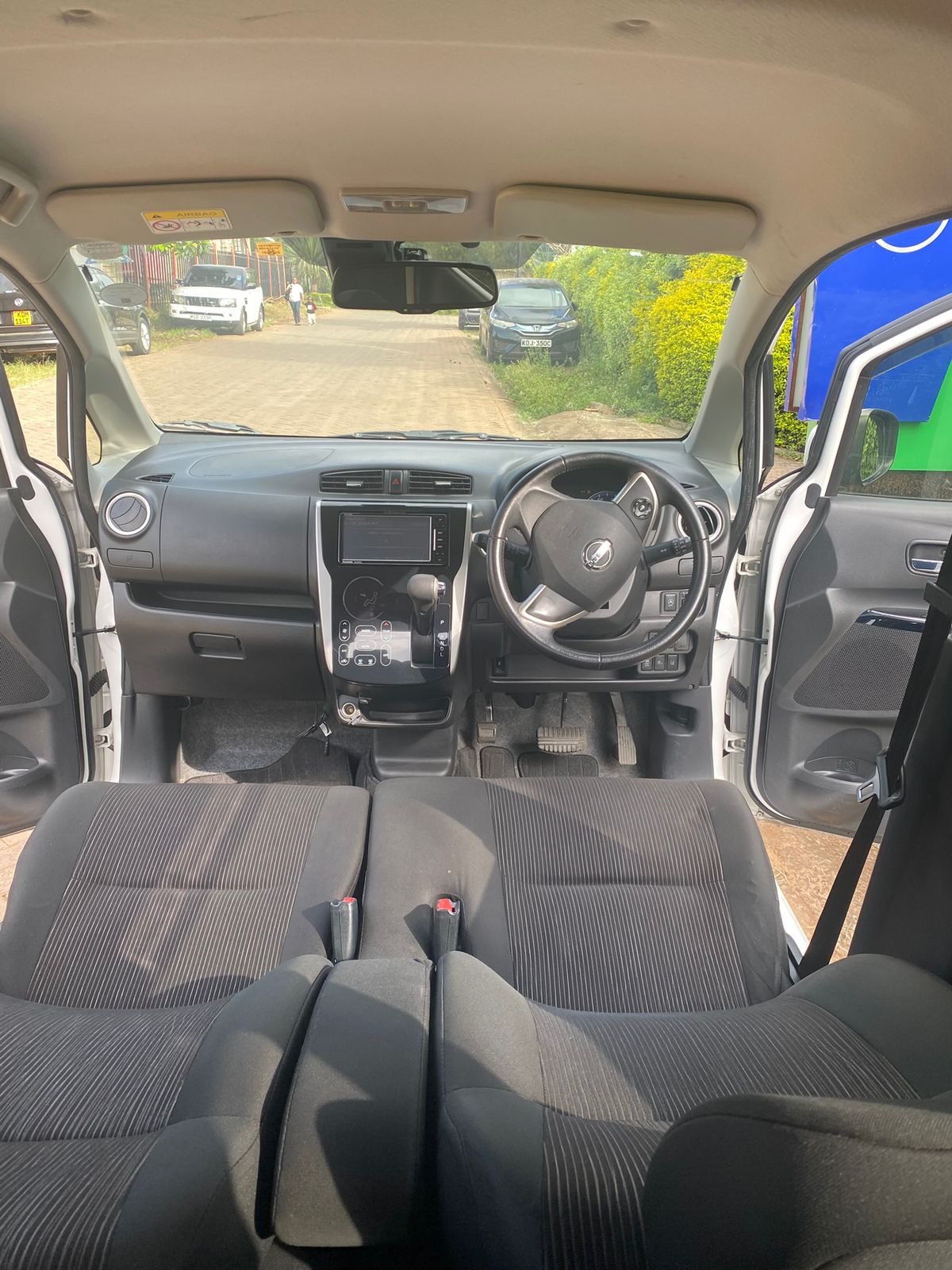 Vehicle photo thumbnail 3