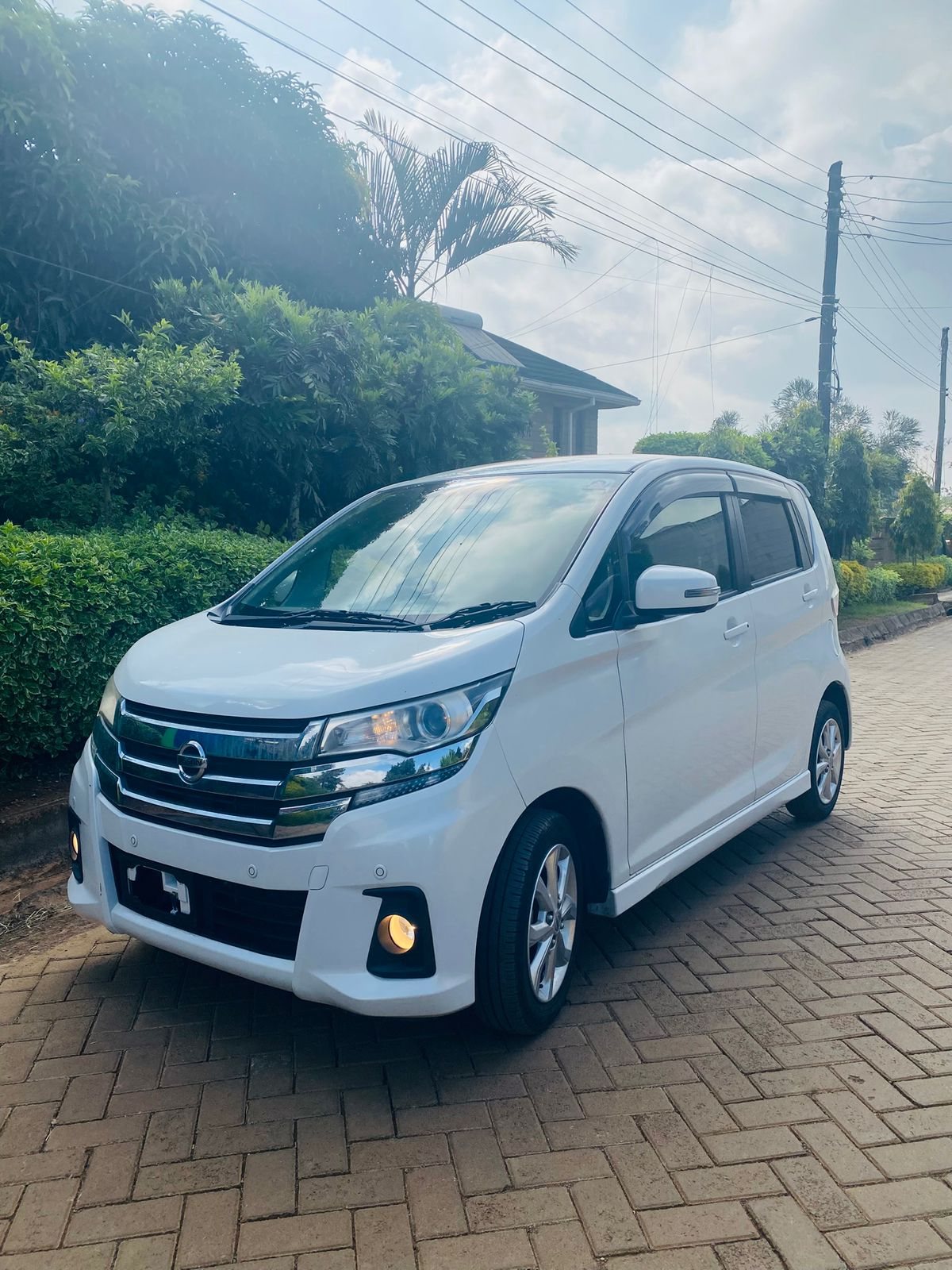 Vehicle photo thumbnail 2