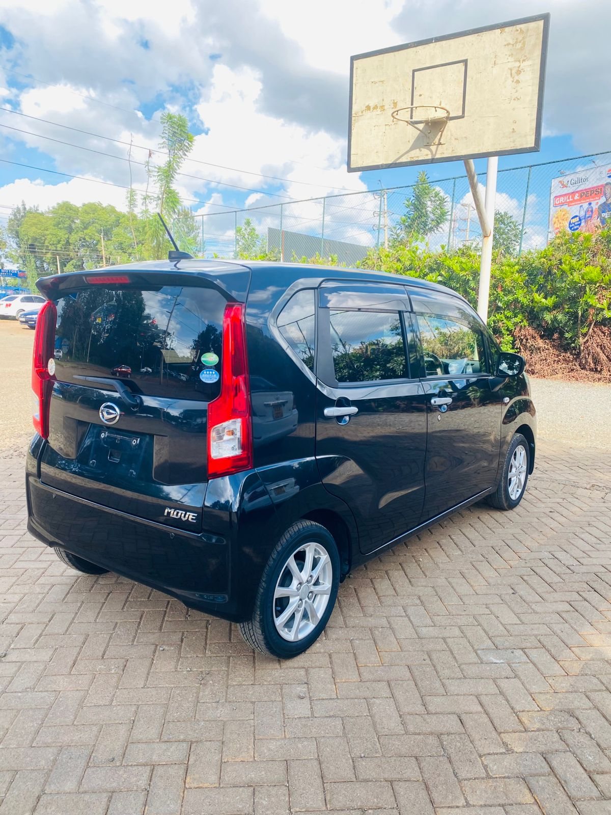 Vehicle photo thumbnail 5