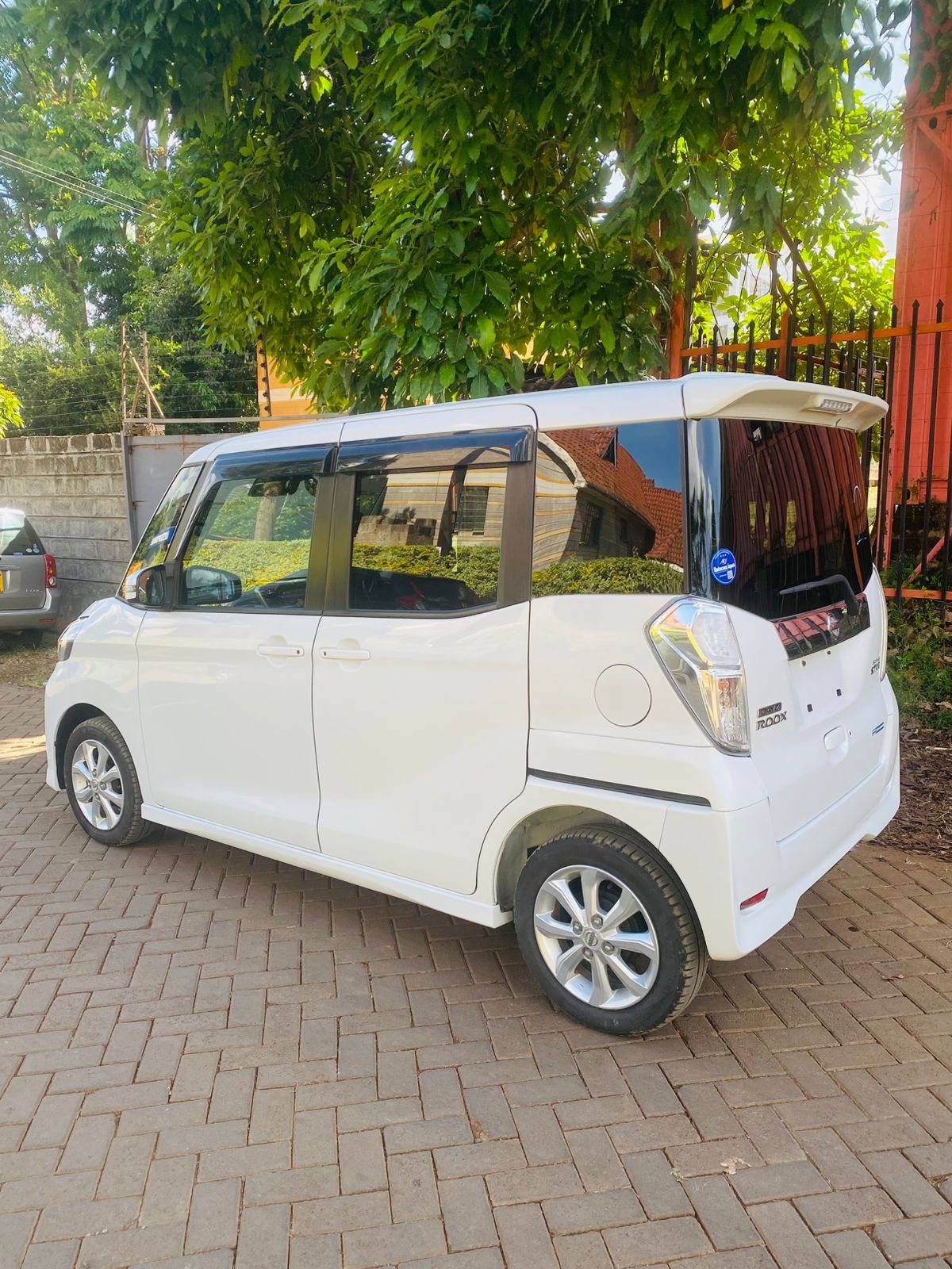 Vehicle photo thumbnail 5