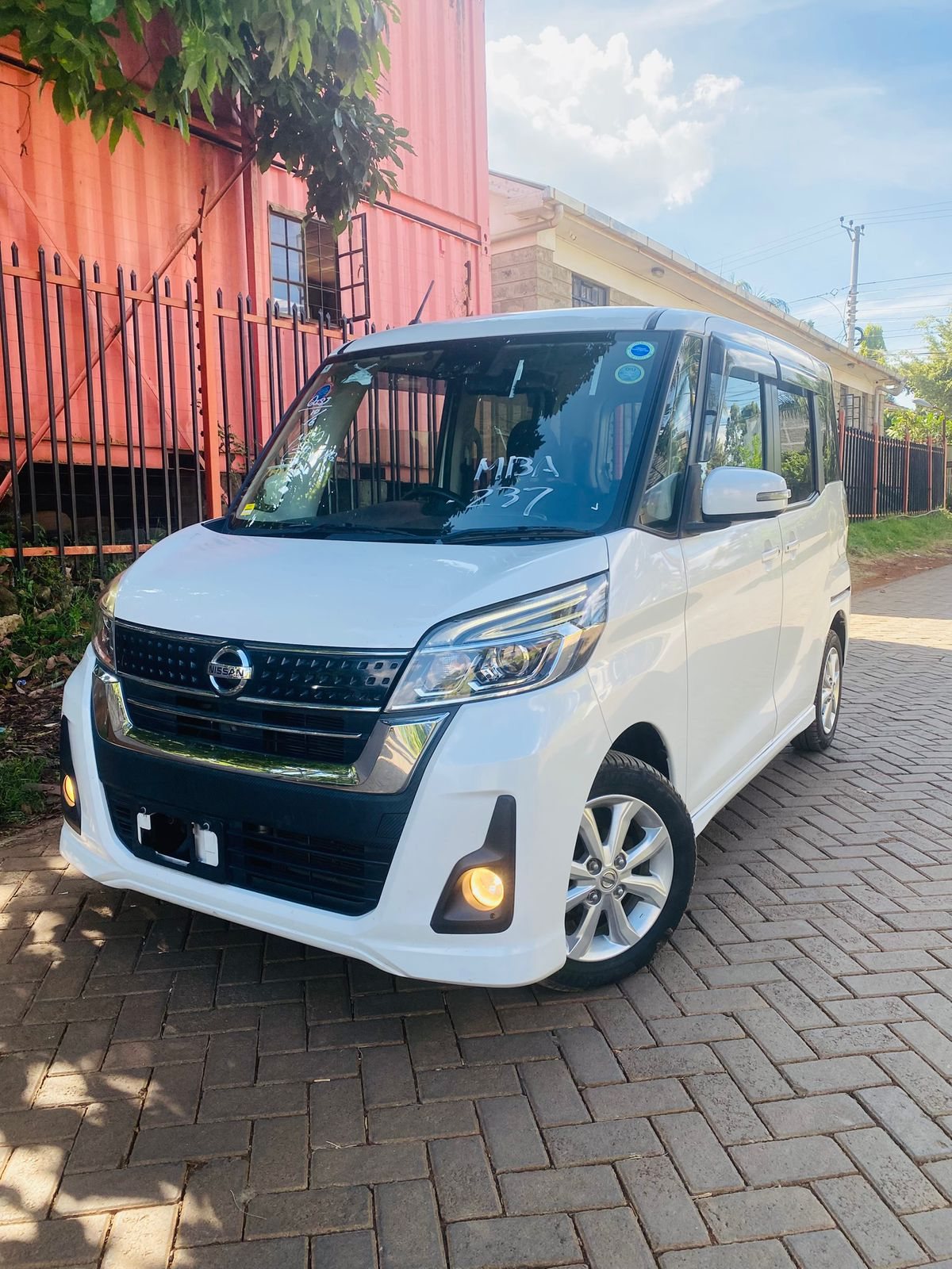 Vehicle photo thumbnail 4