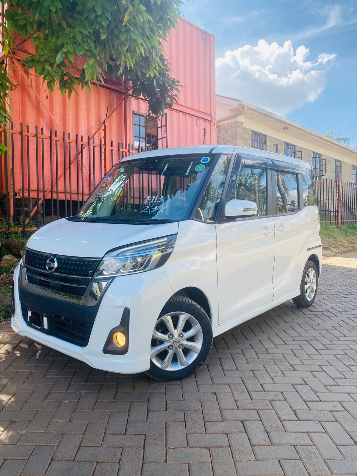 Vehicle photo thumbnail 3