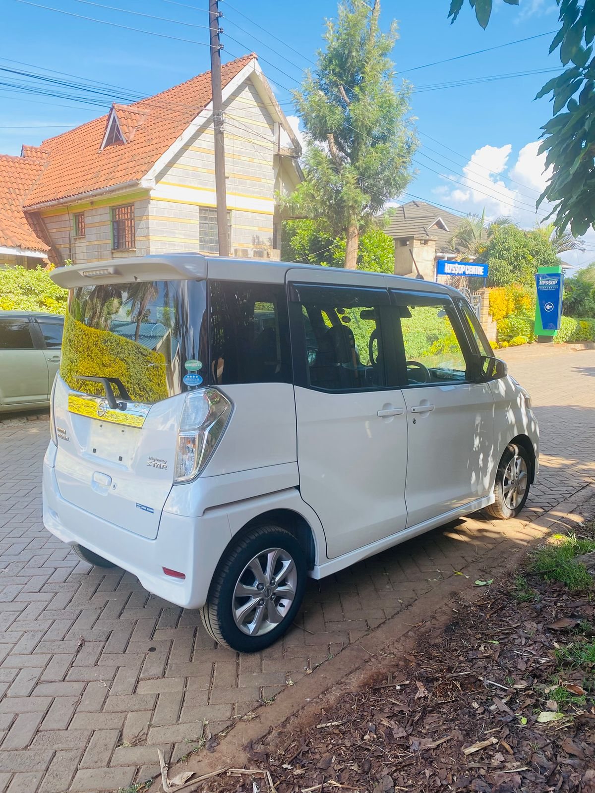 Vehicle photo thumbnail 2