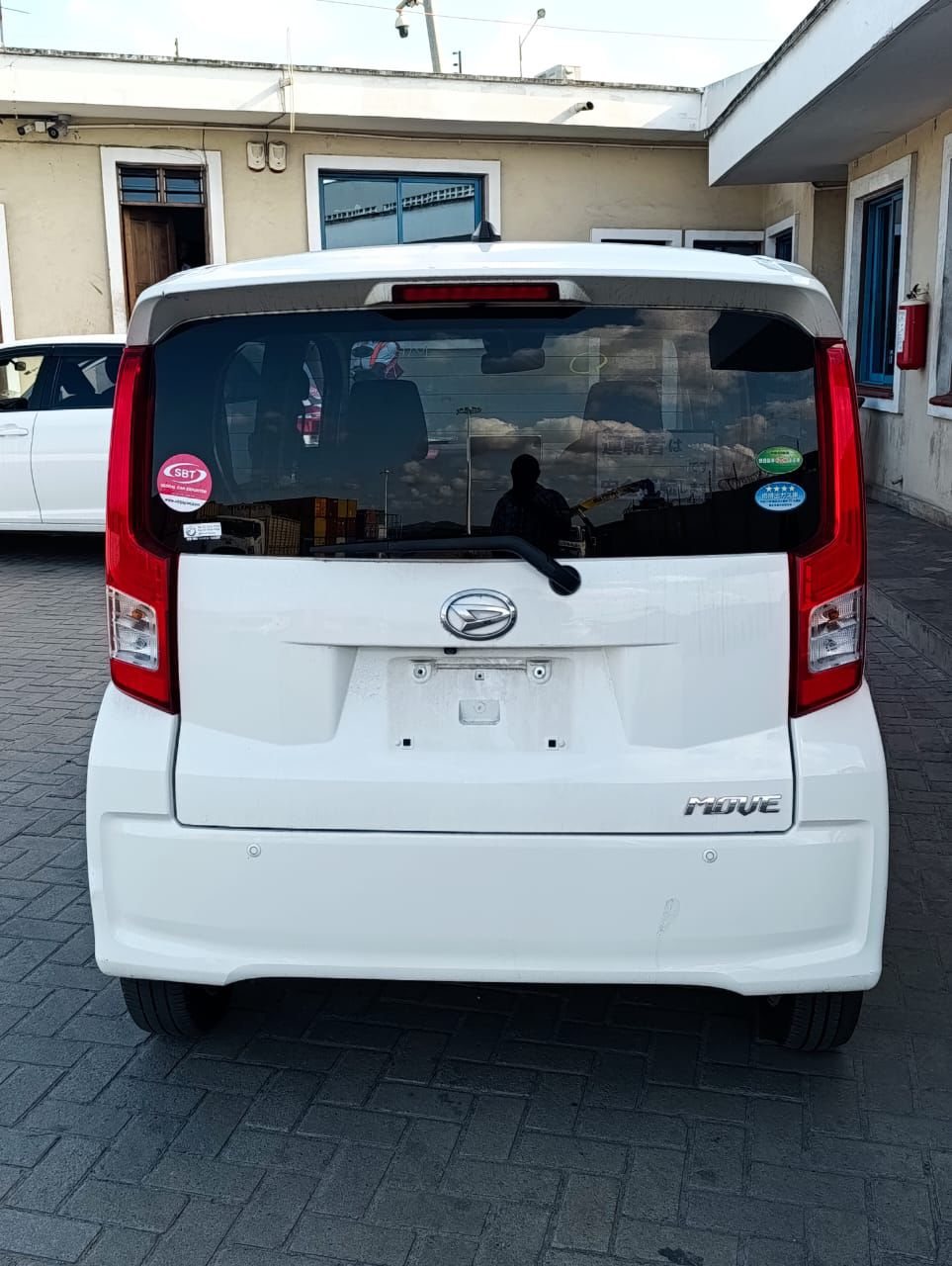 Vehicle photo thumbnail 2