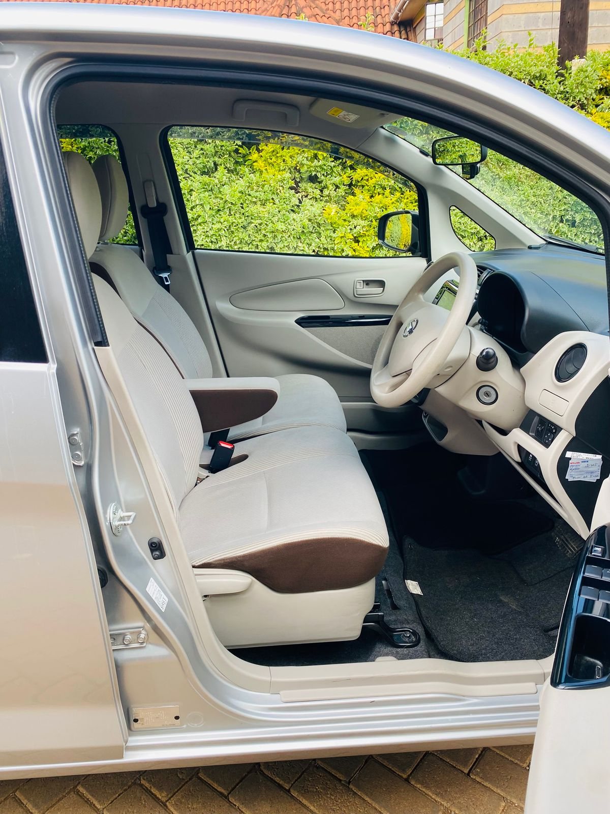 Vehicle photo thumbnail 5