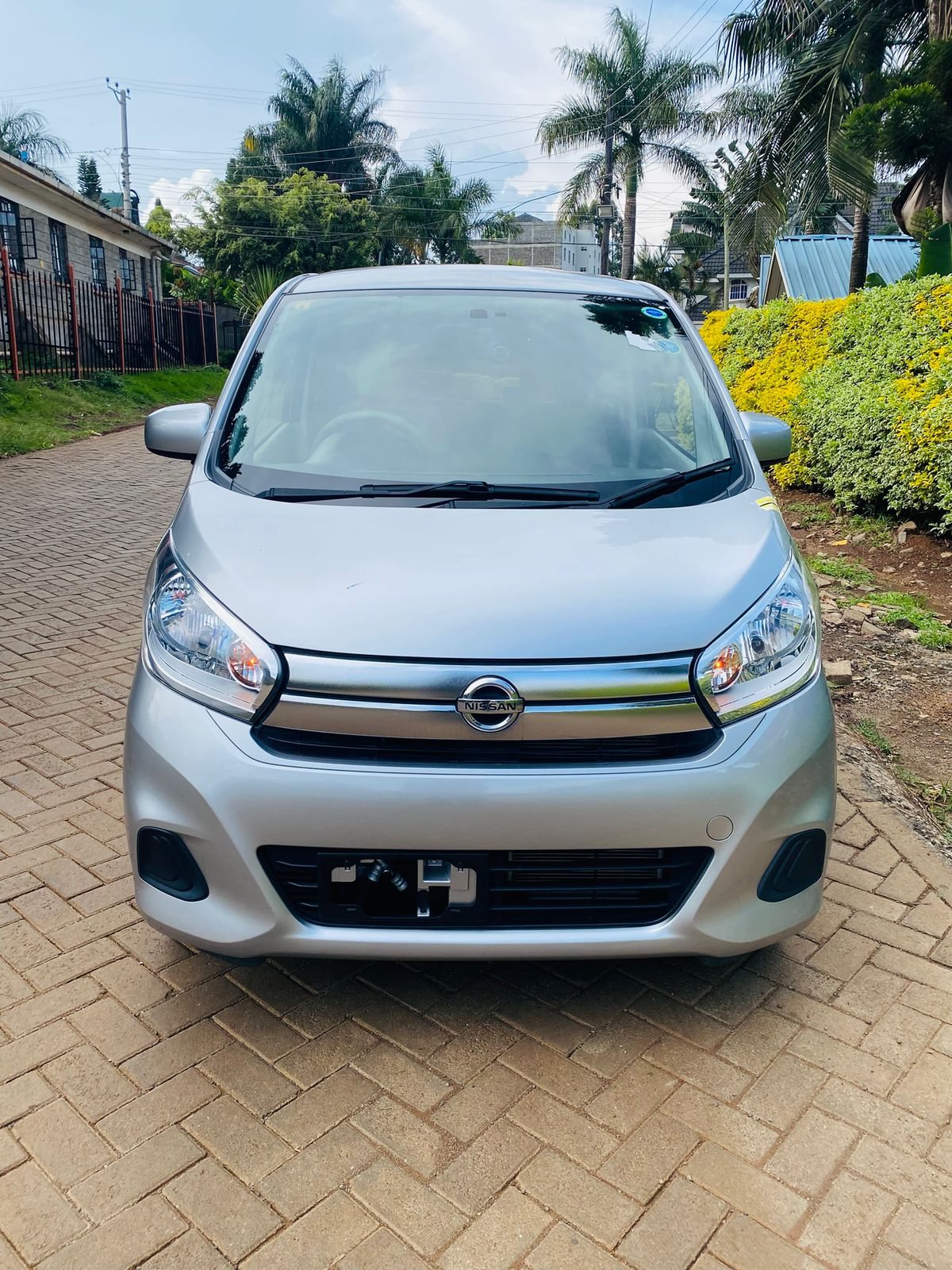 Vehicle photo thumbnail 4