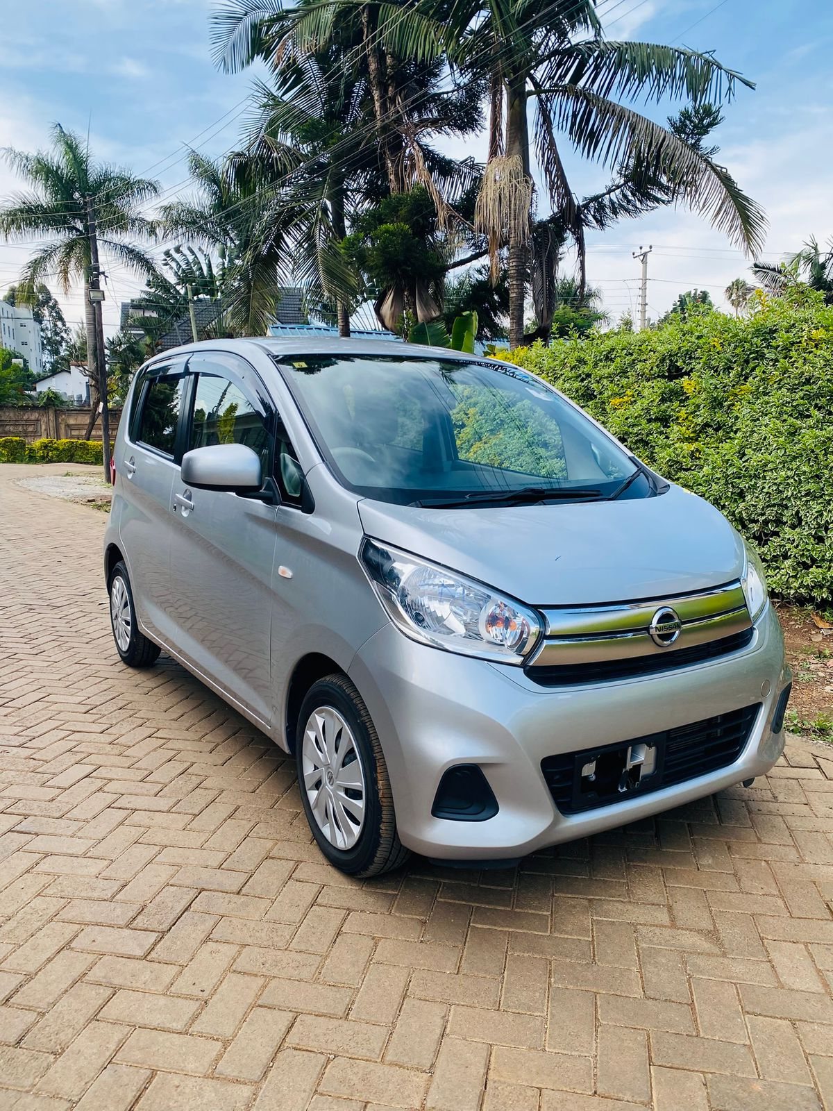 Vehicle photo thumbnail 3