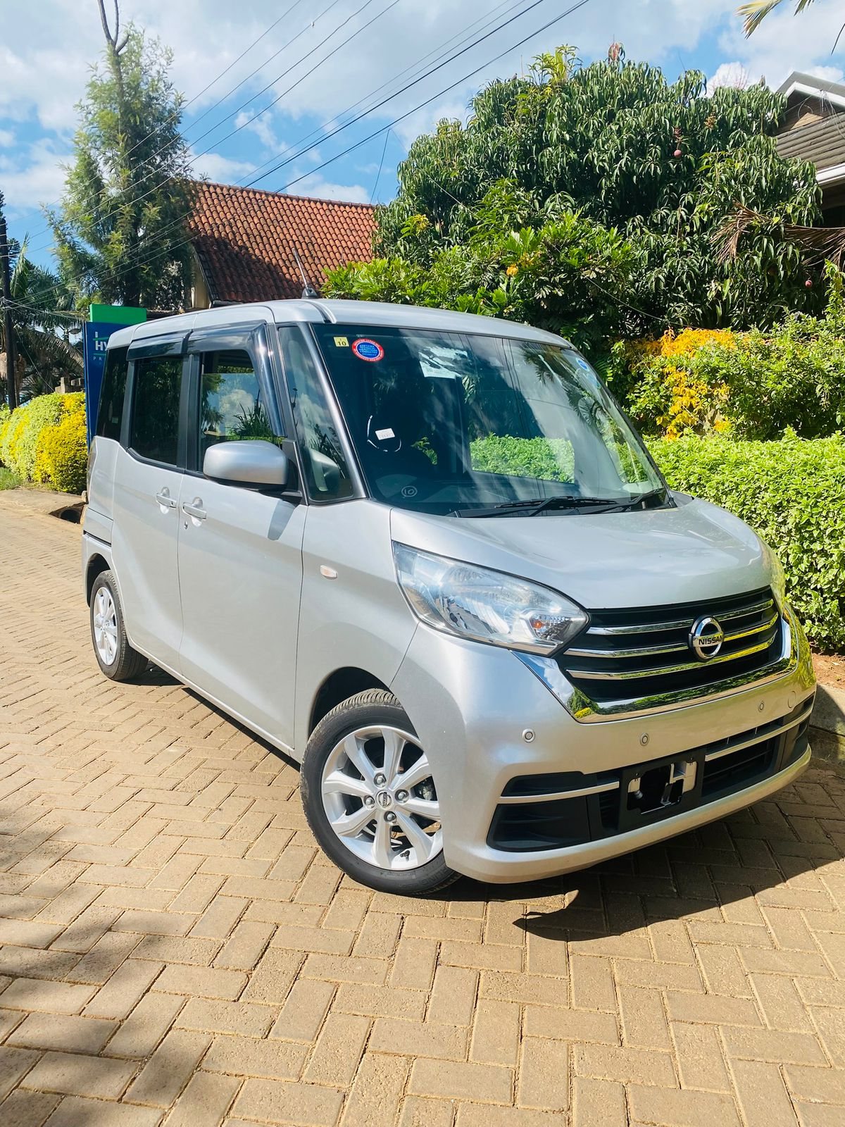 Vehicle photo thumbnail 5