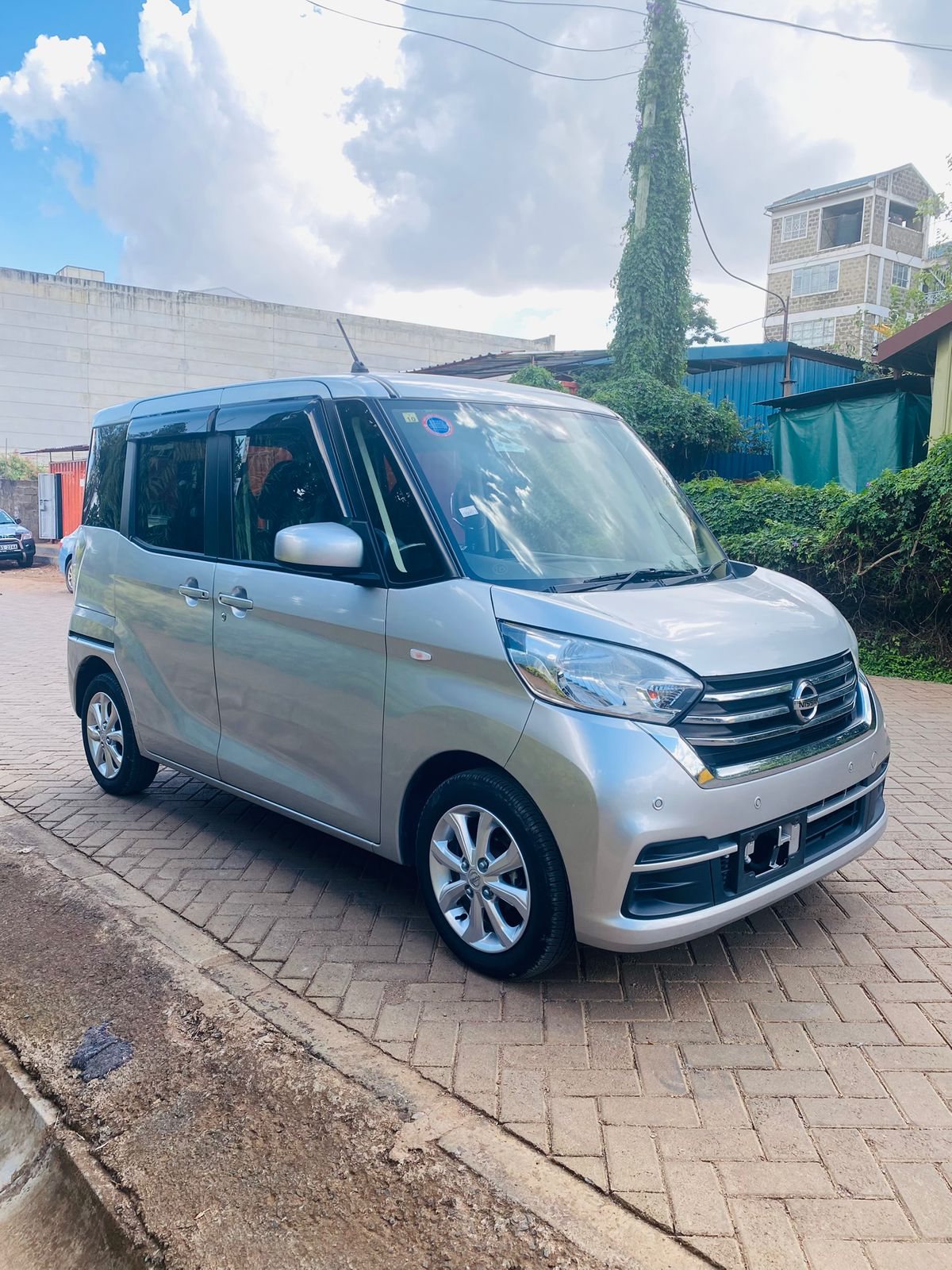 Vehicle photo thumbnail 3