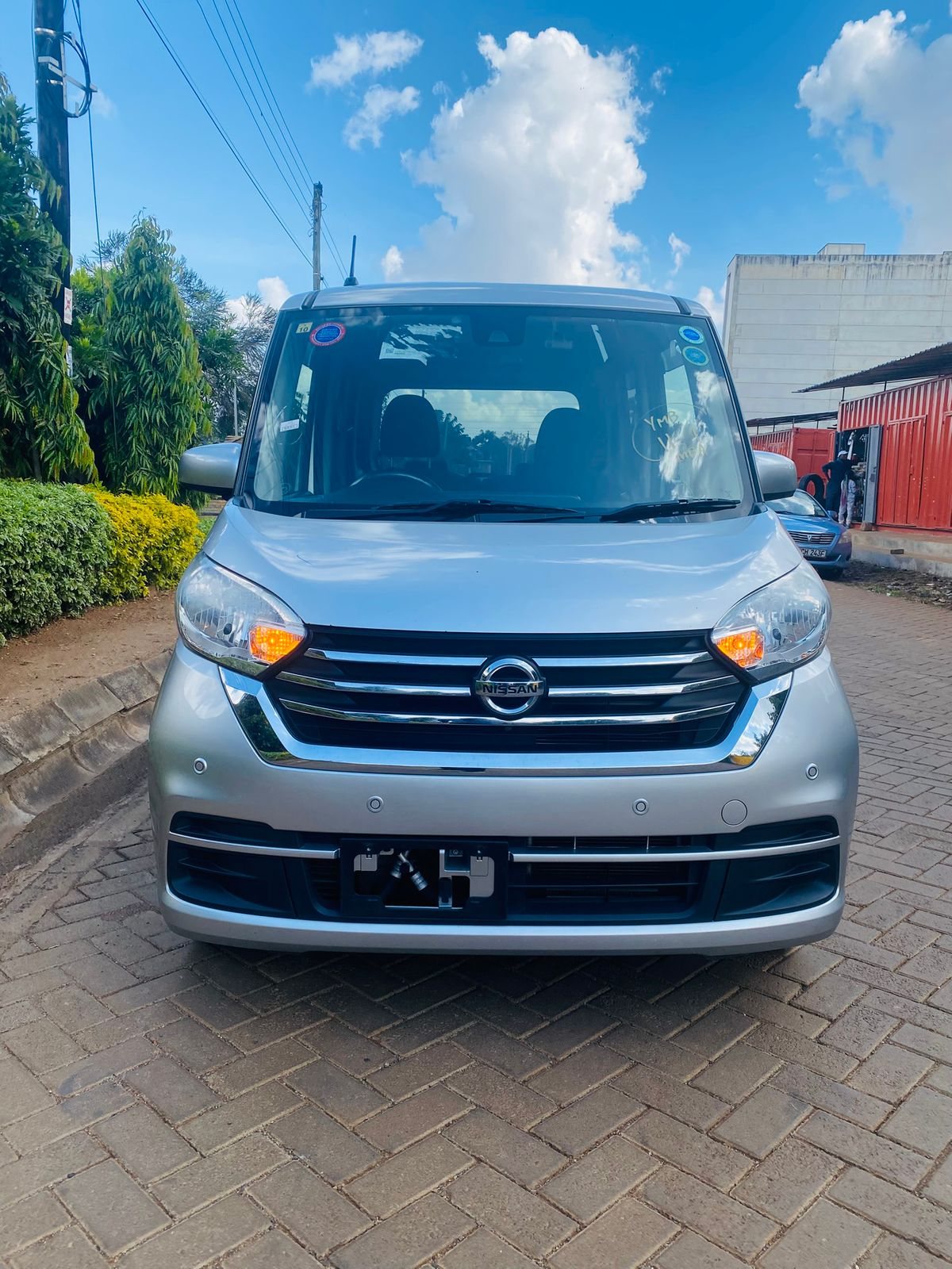 Vehicle photo thumbnail 2