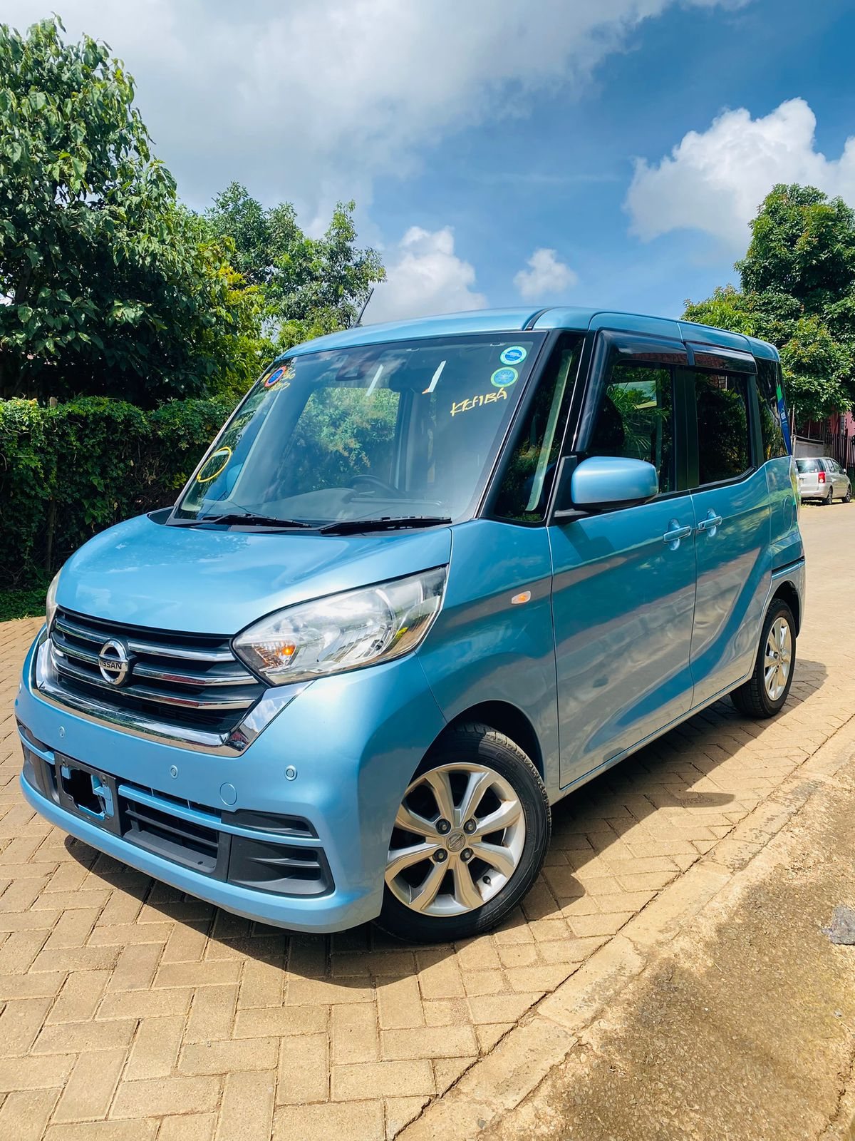 Vehicle photo thumbnail 4