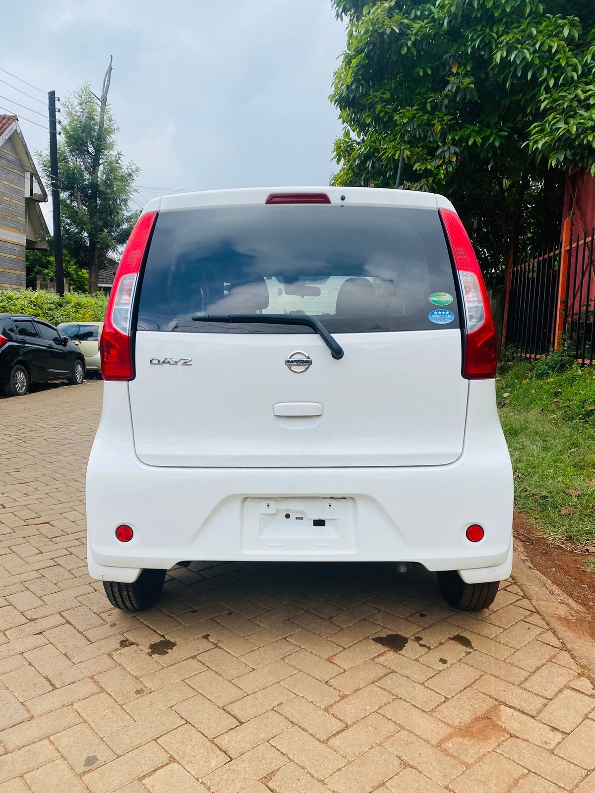 Vehicle photo thumbnail 3