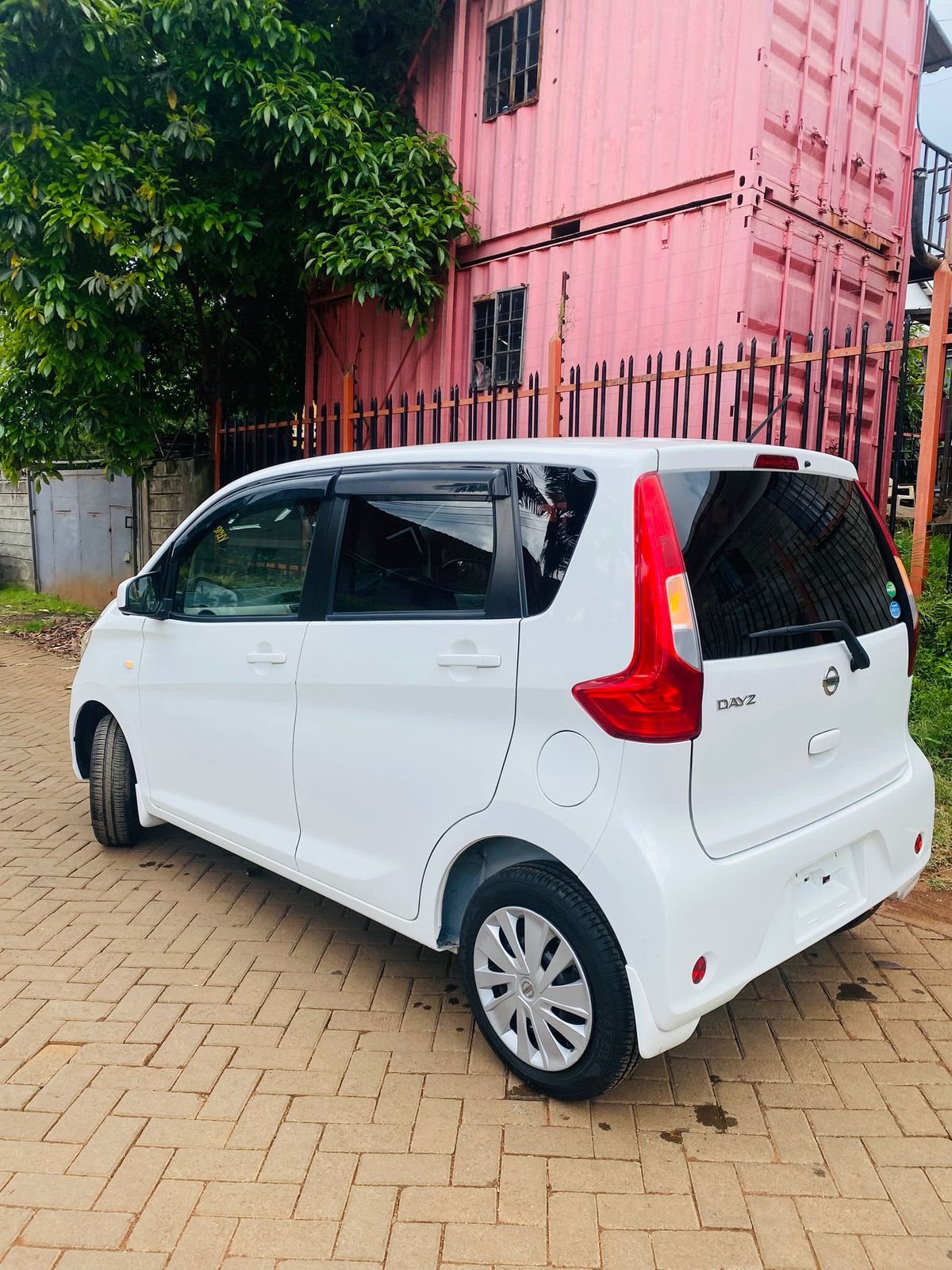 Vehicle photo thumbnail 2