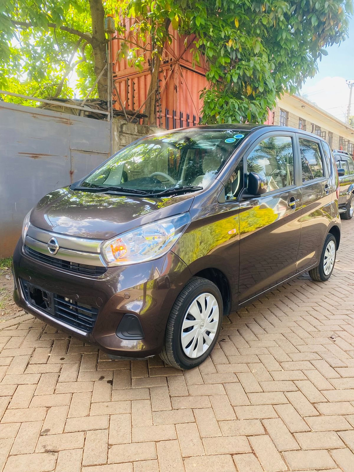 Vehicle photo thumbnail 3