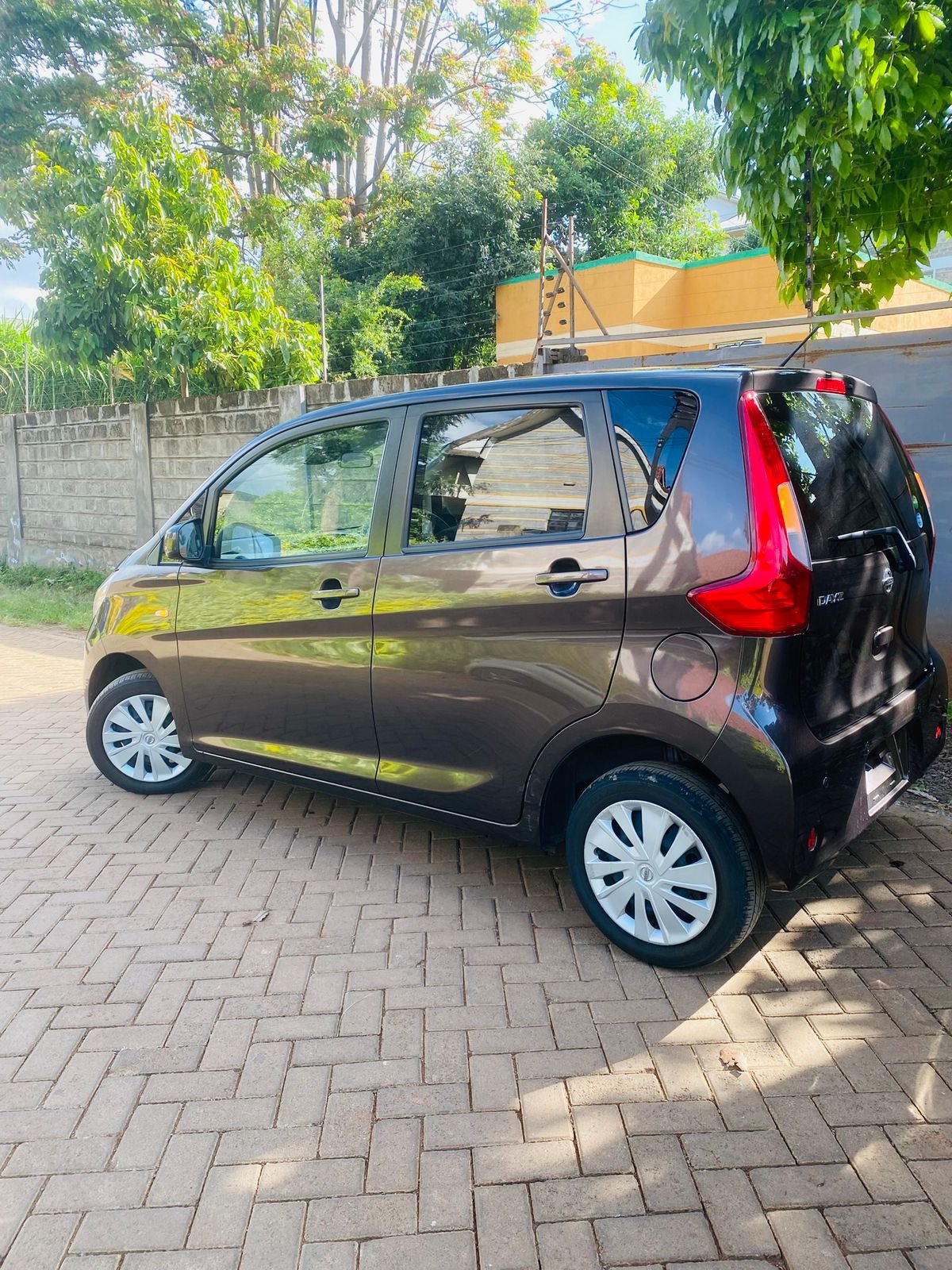 Vehicle photo thumbnail 2