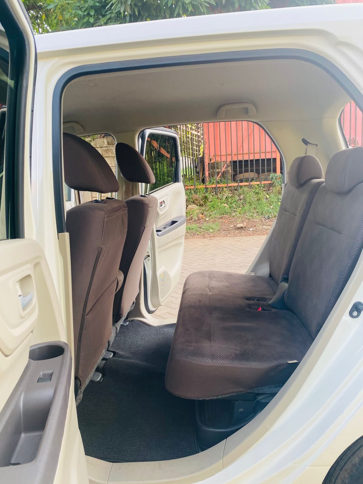 Vehicle photo thumbnail 3