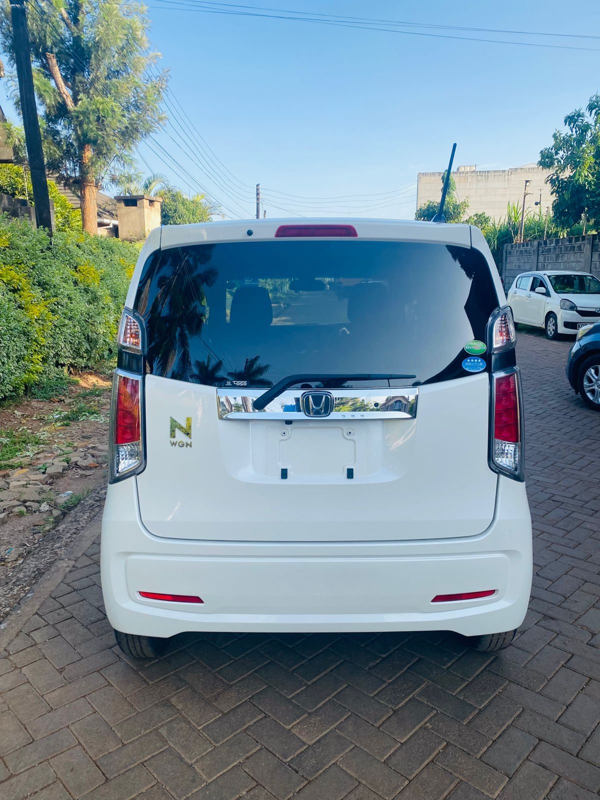 Vehicle photo thumbnail 2